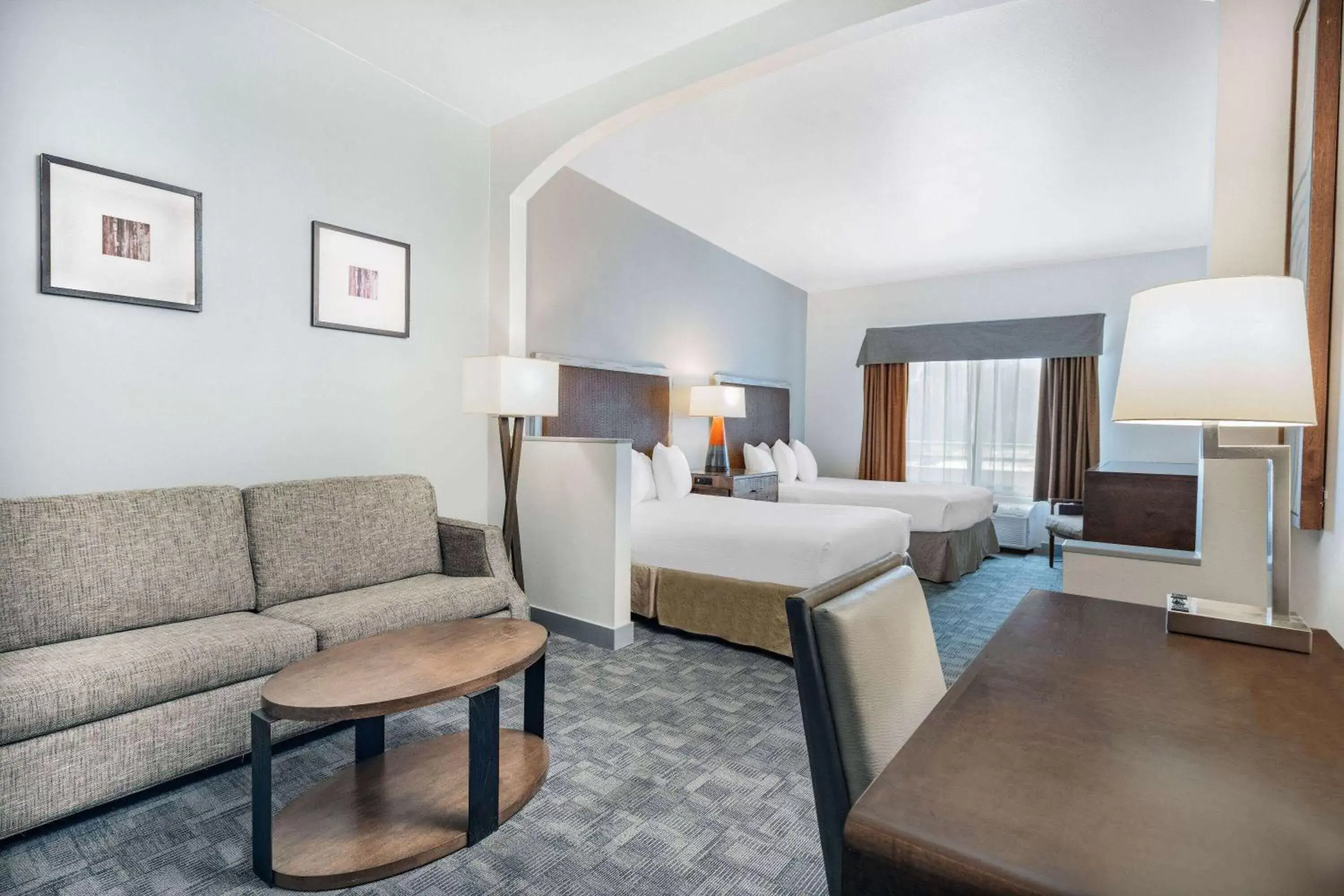 Bed, Seating Area in Ramada by Wyndham Bakersfield