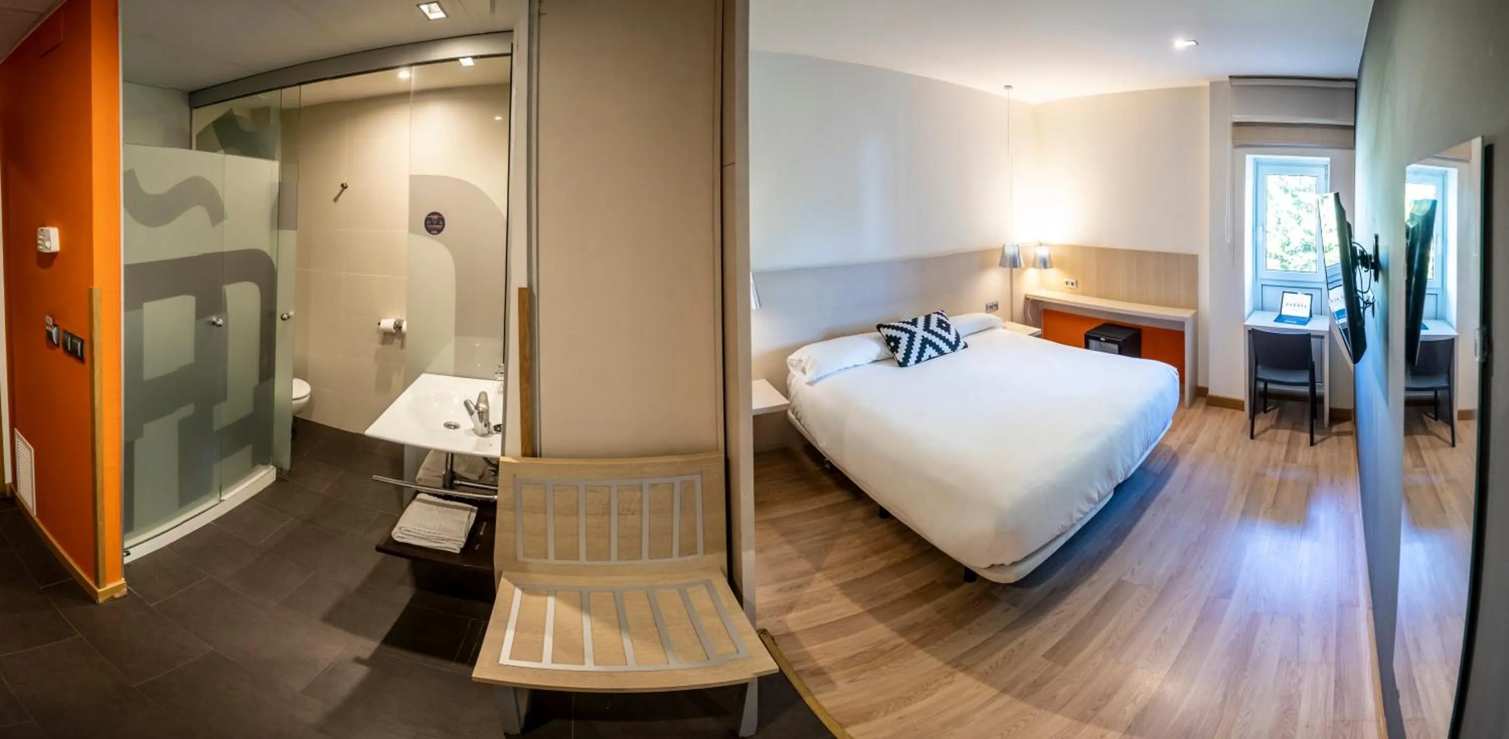 Photo of the whole room, Bed in Hotel Restaurante Cadosa