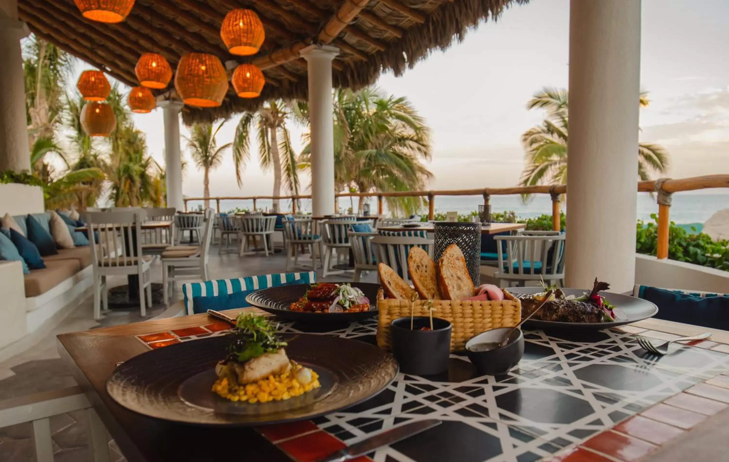 Restaurant/Places to Eat in Mar del Cabo By Velas Resorts