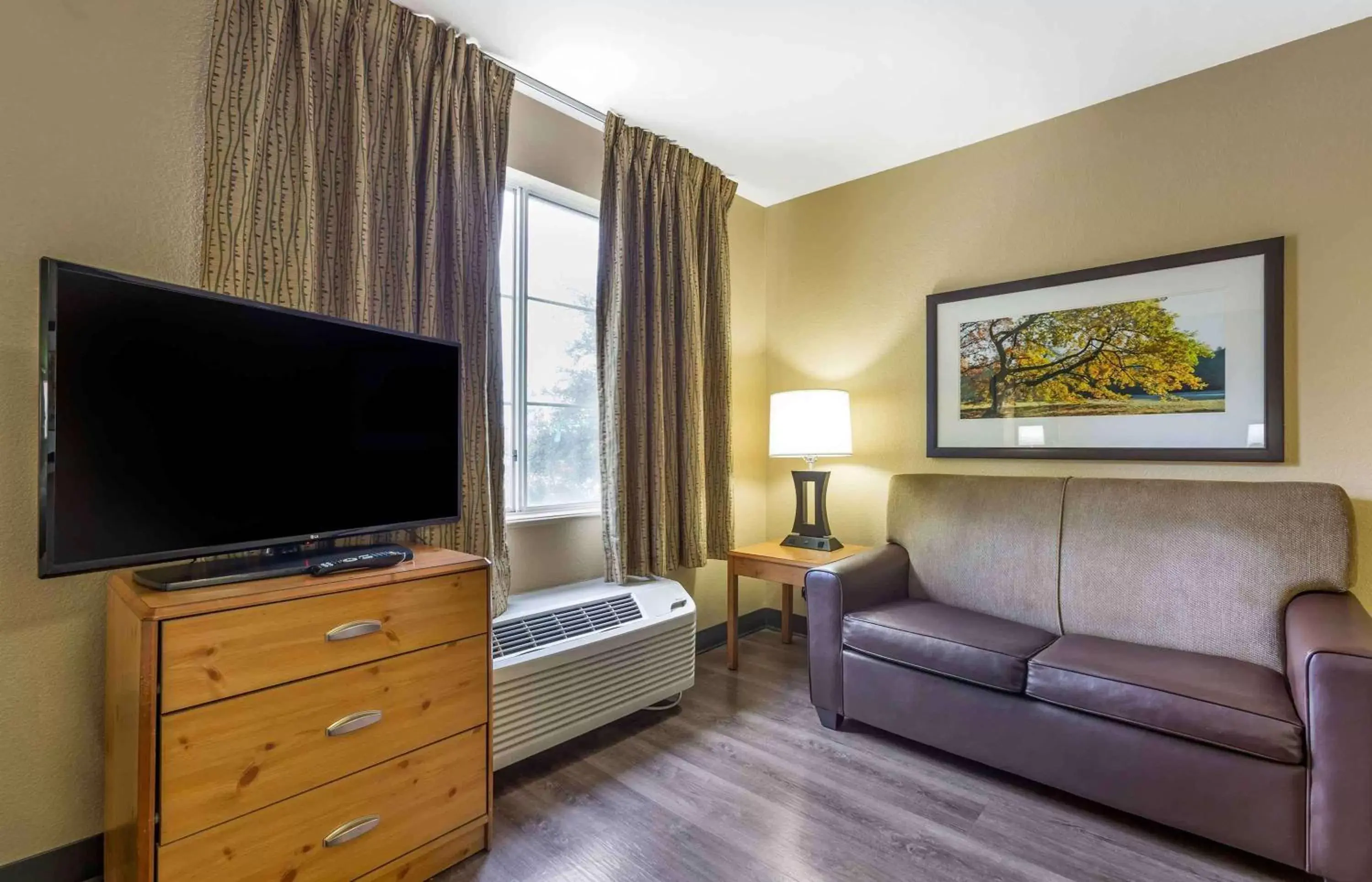 Bedroom, TV/Entertainment Center in Extended Stay America Suites - Phoenix - Scottsdale