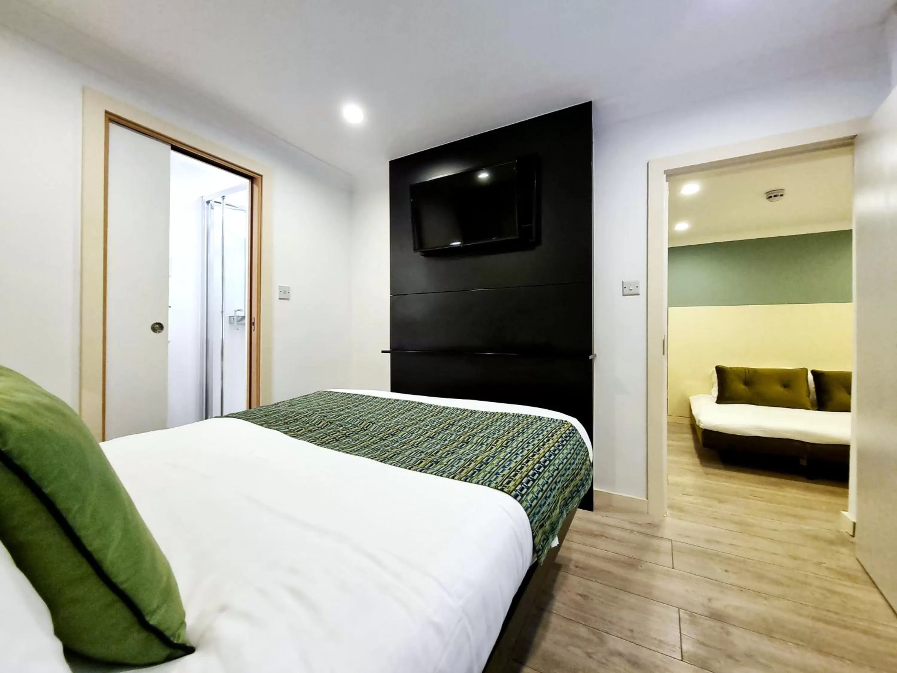 Bedroom, Bed in 146 STUDIOS Marylebone