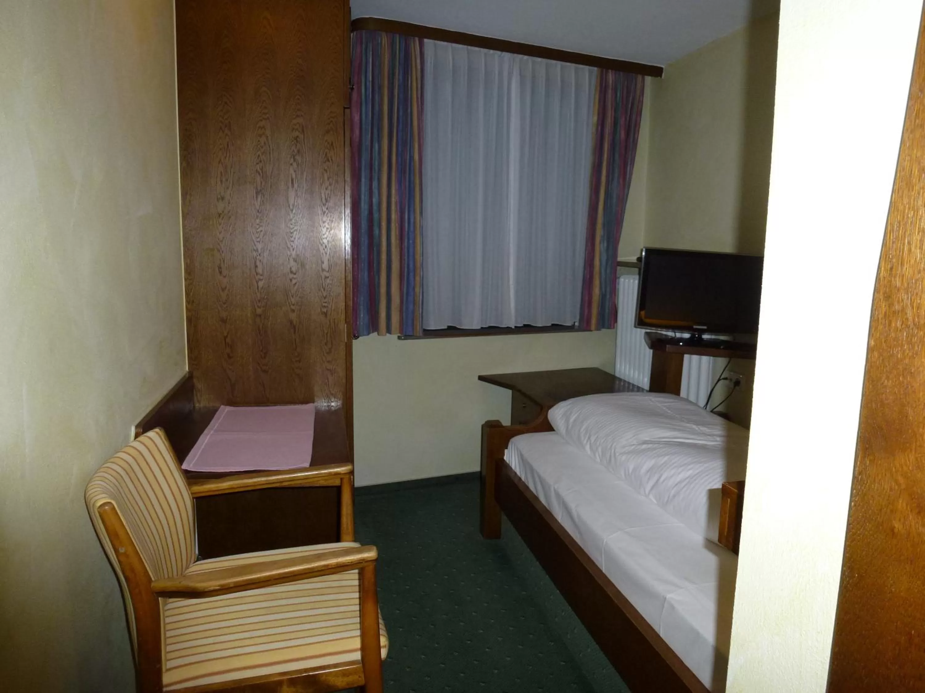 Photo of the whole room, Bed in Gasthof Hotel Reif