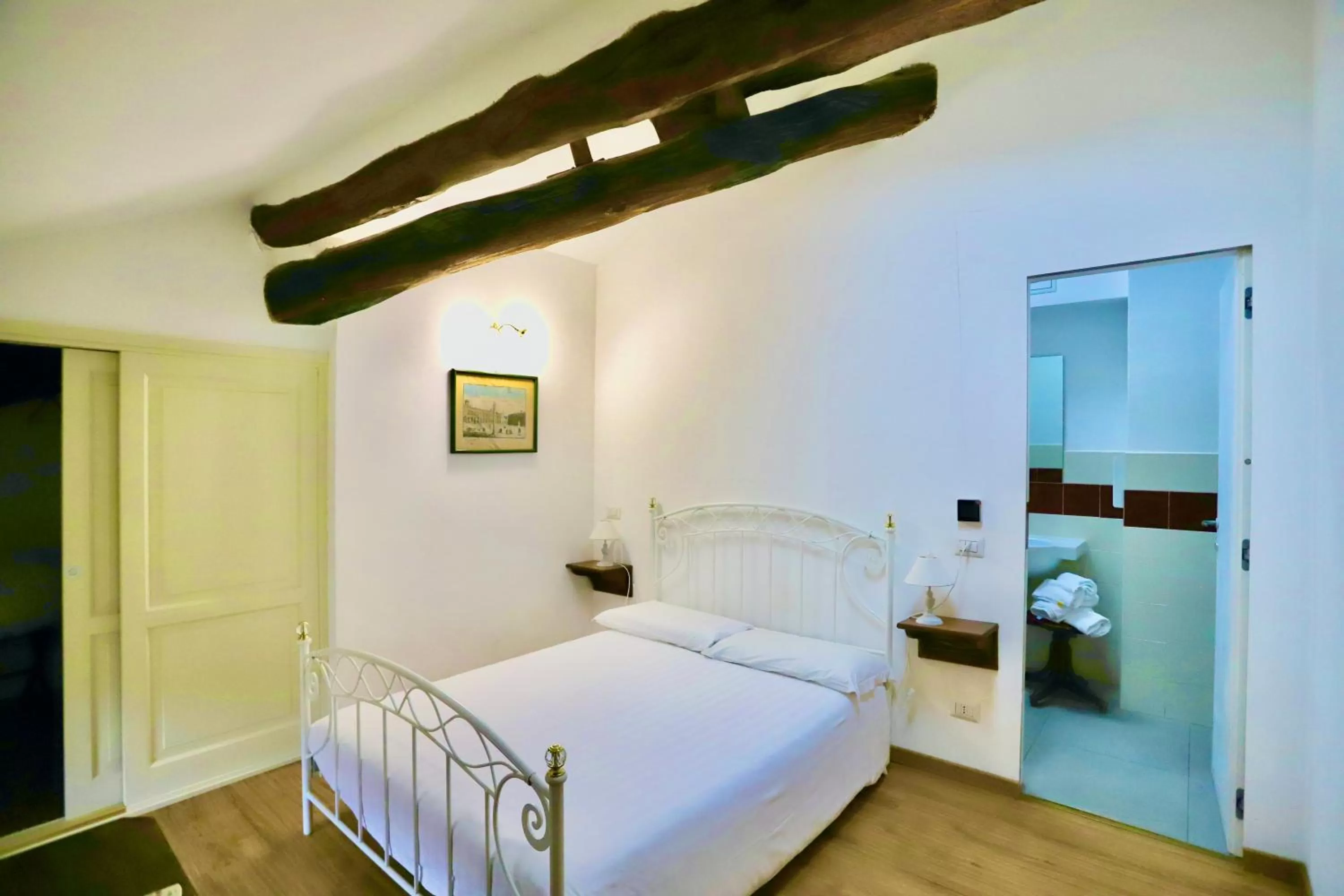 Bedroom, Bed in La Villa del Lago