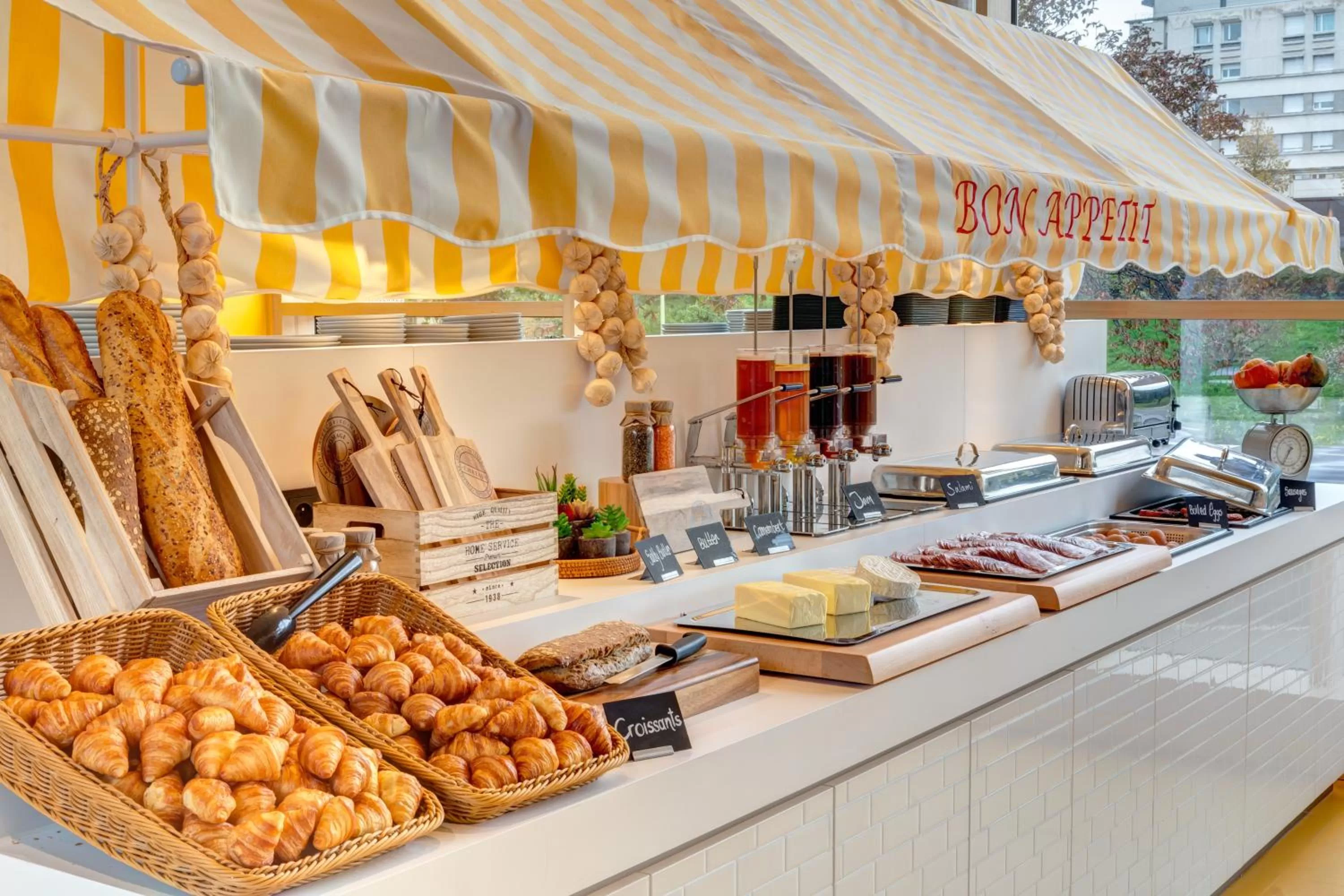 Food and drinks in MEININGER Hotel Paris Porte de Vincennes