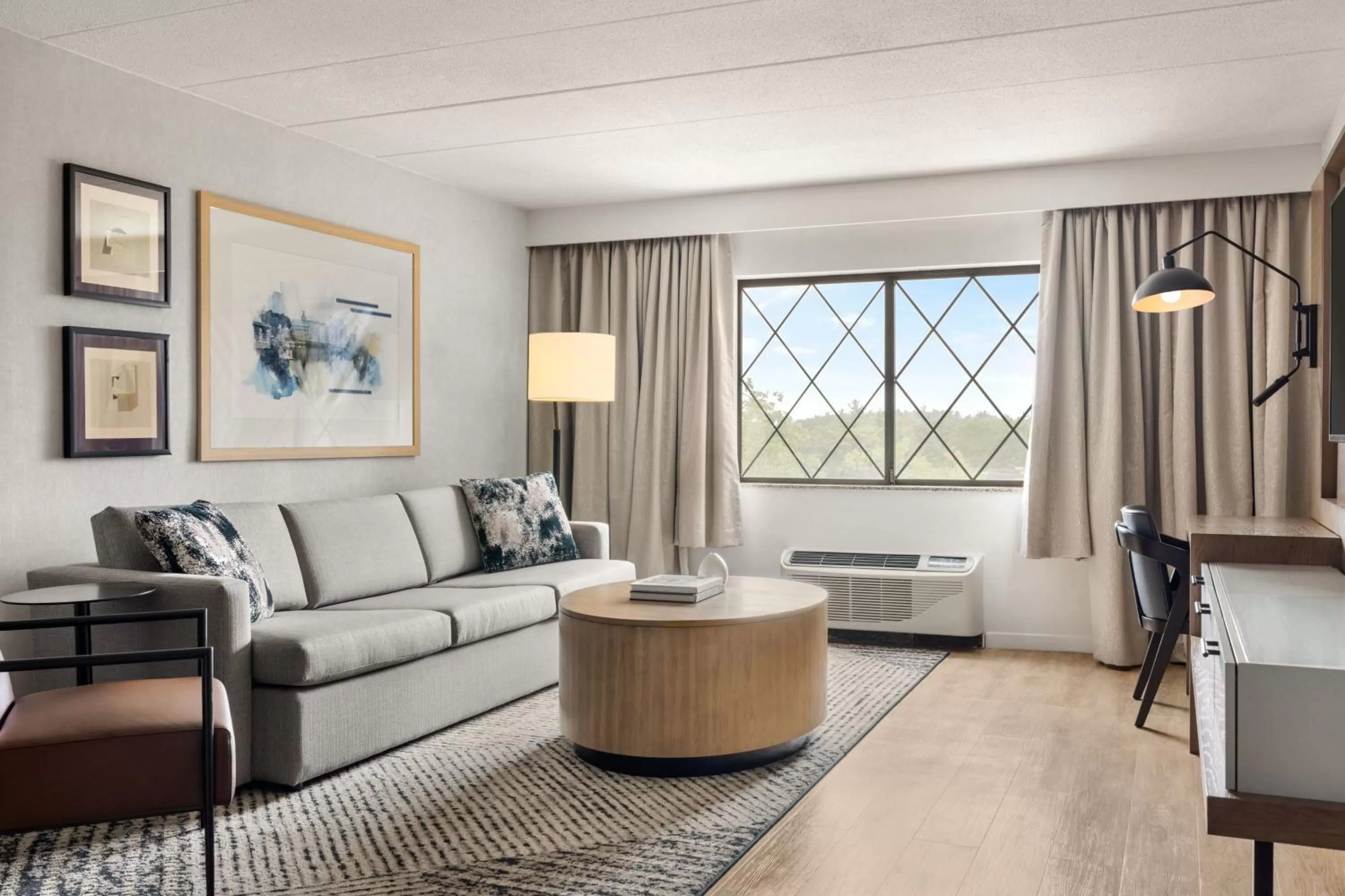 Living room in Sheraton Nashua