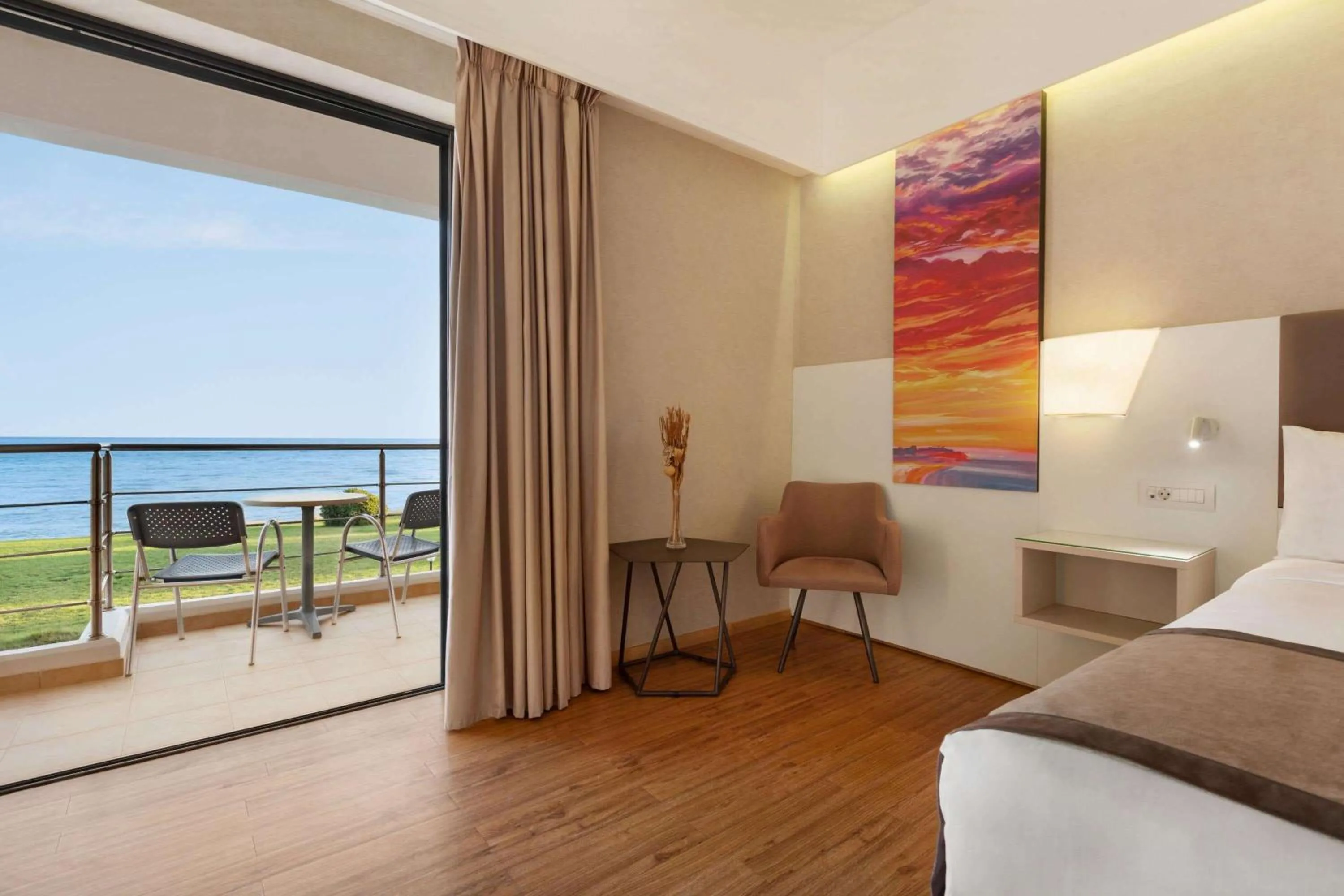 Photo of the whole room, Bed in Ramada Plaza by Wyndham Thraki