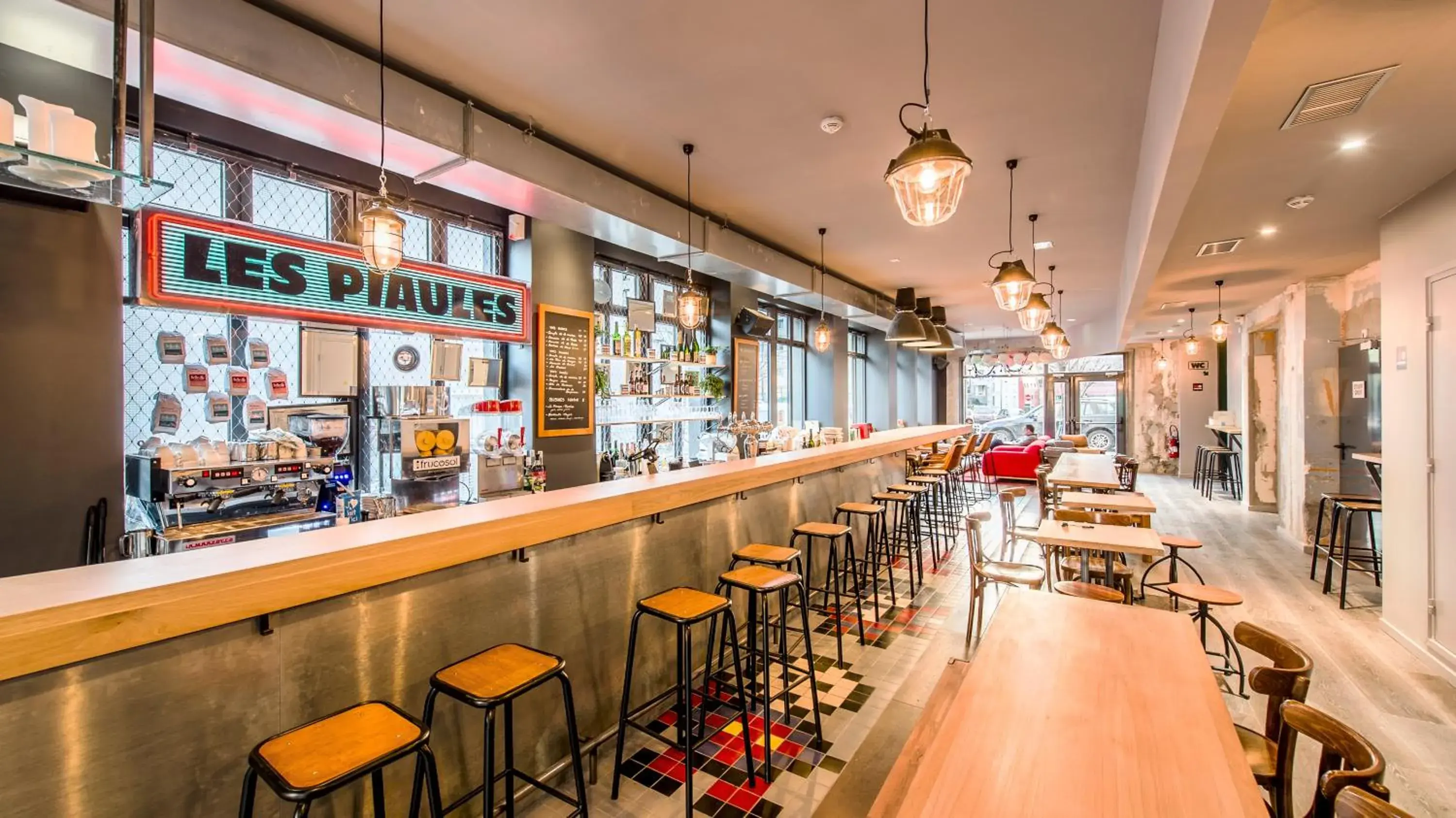 Restaurant/places to eat, Lounge/Bar in The People - Paris Belleville IEx Les PiaulesI