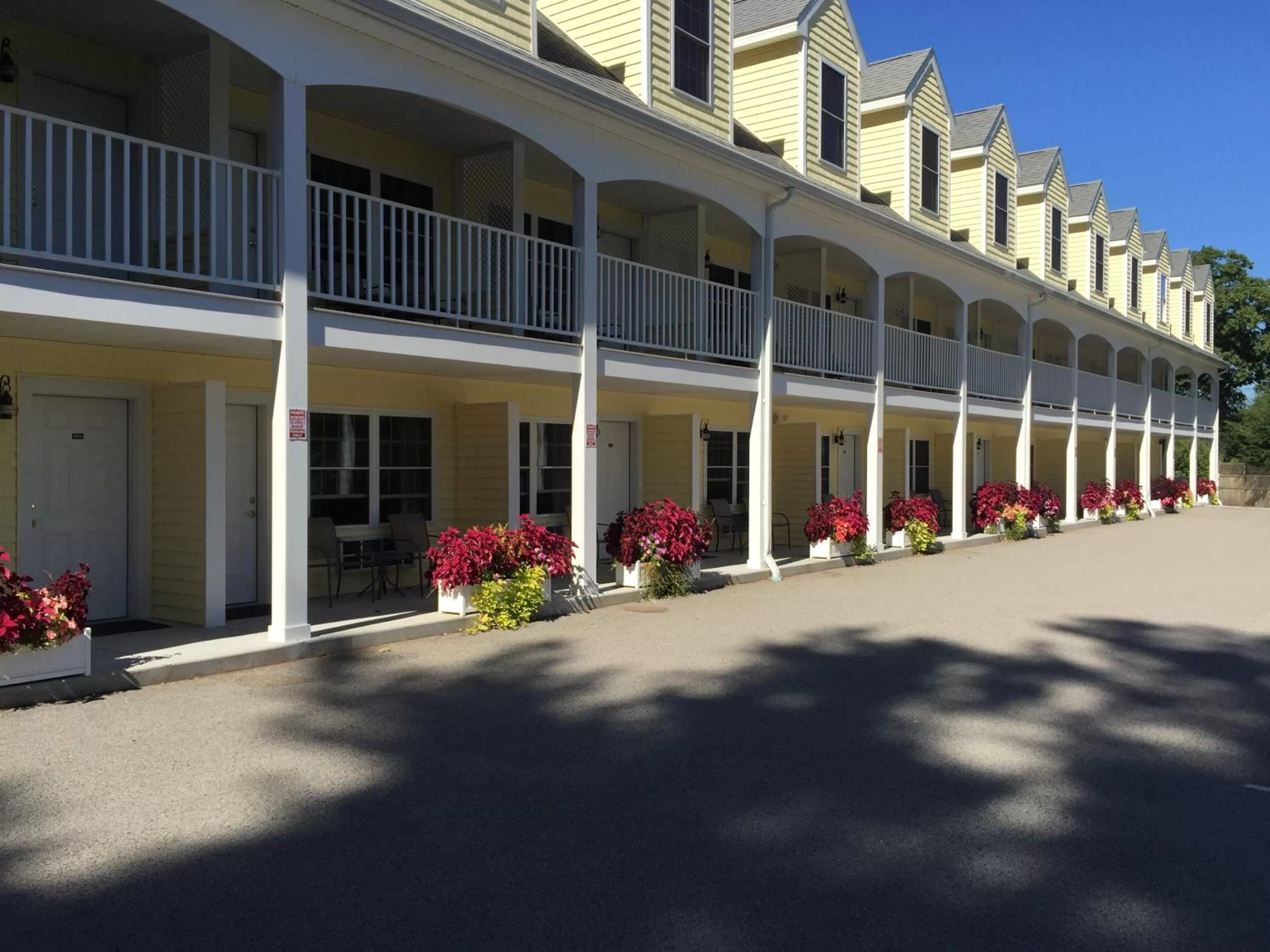 Facade/entrance, Property Building in Admiral's Inn Resort