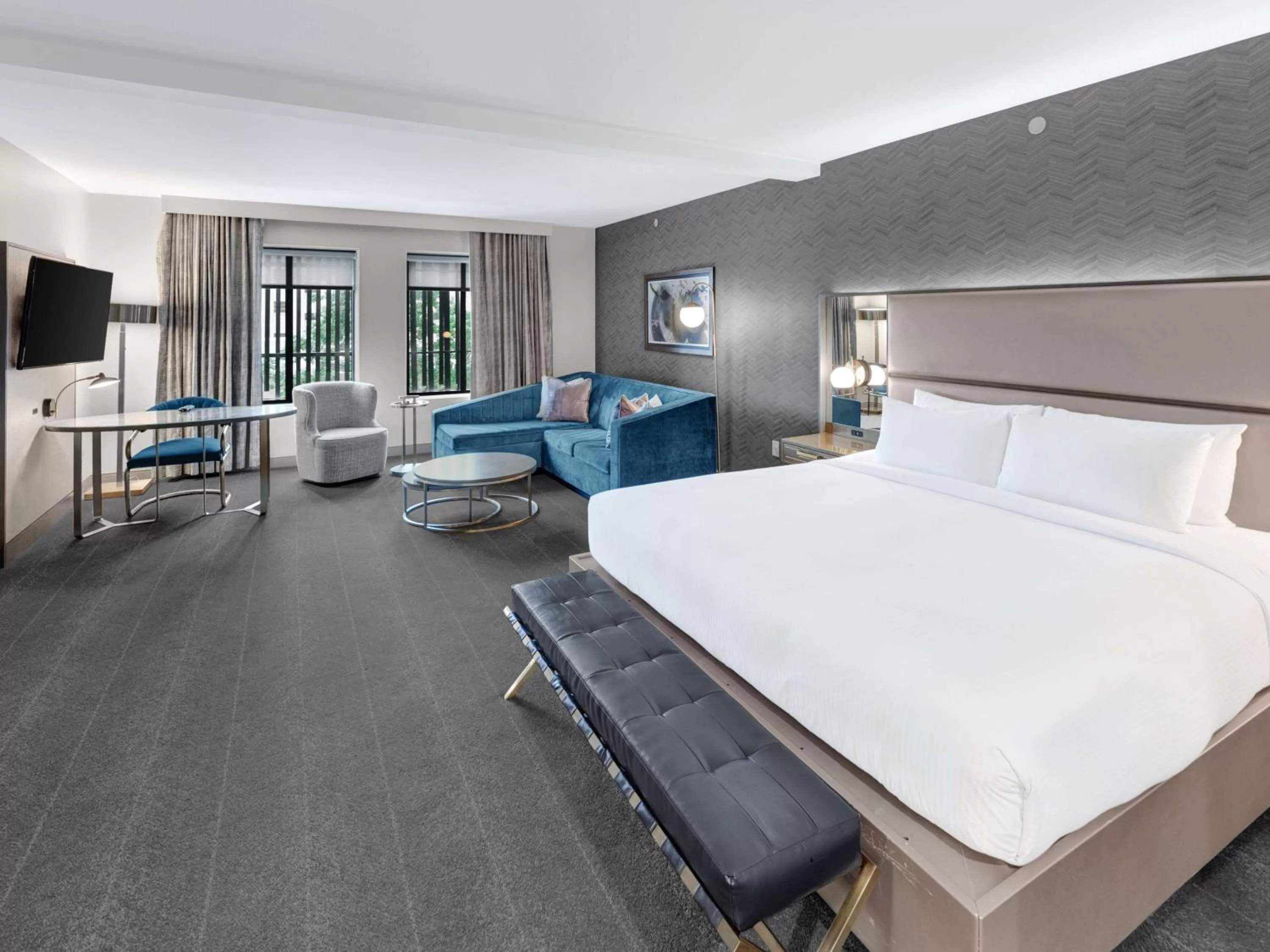 Bedroom, Bed in Tulsa Club Hotel Curio Collection By Hilton