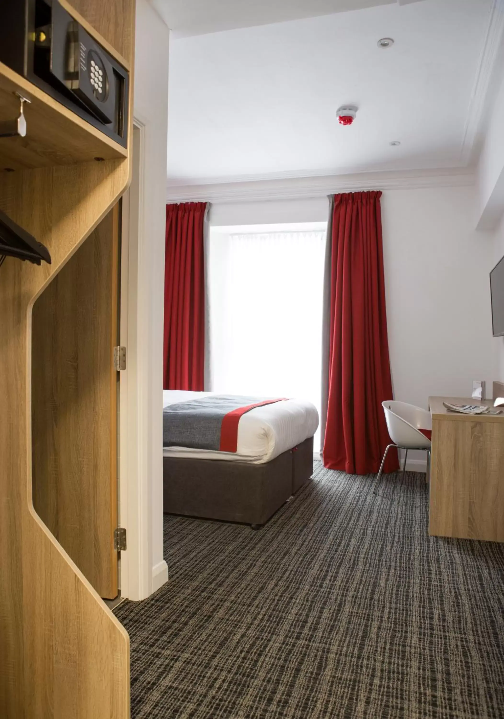 Bedroom, Bed in Cityroomz Edinburgh