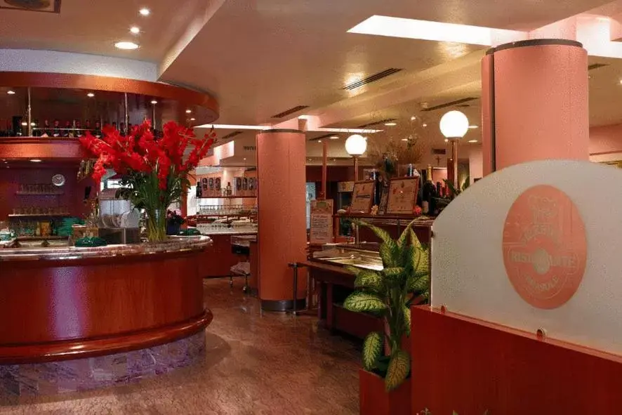 Restaurant/places to eat, Lobby/Reception in Hotel Ezzelino