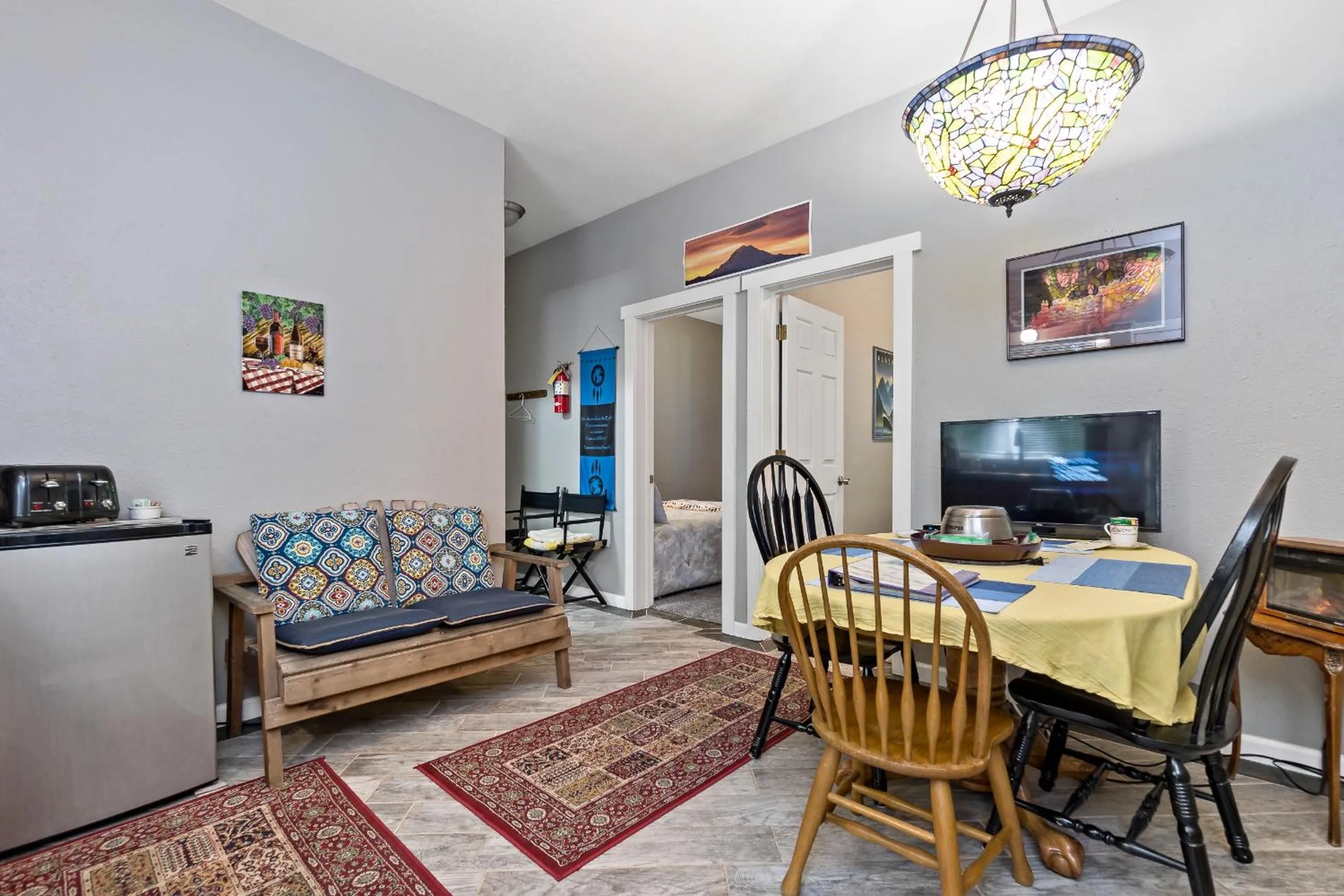 Breakfast in Mountain Meadows Inn & Chalet Suites