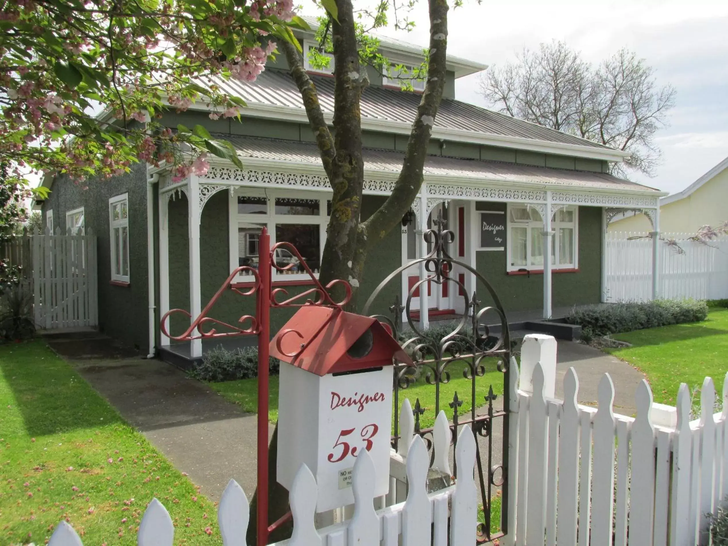 Facade/entrance, Property Building in Designer Cottage