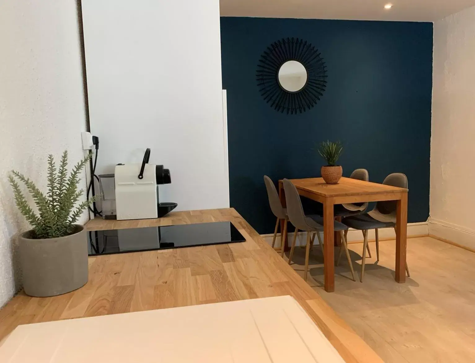 kitchen, Dining Area in Hôtel le Thurot