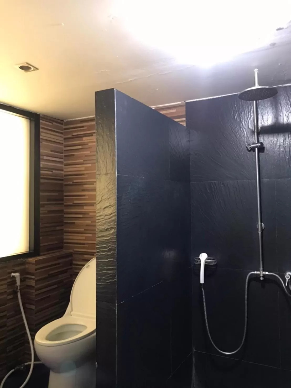 Rod Fai Fah Apartment