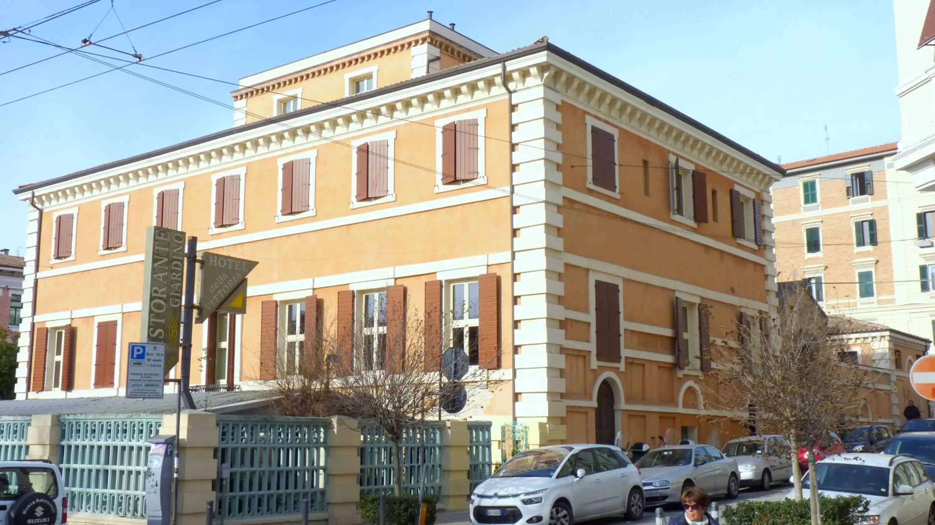 Facade/entrance, Property Building in Hotel della Vittoria