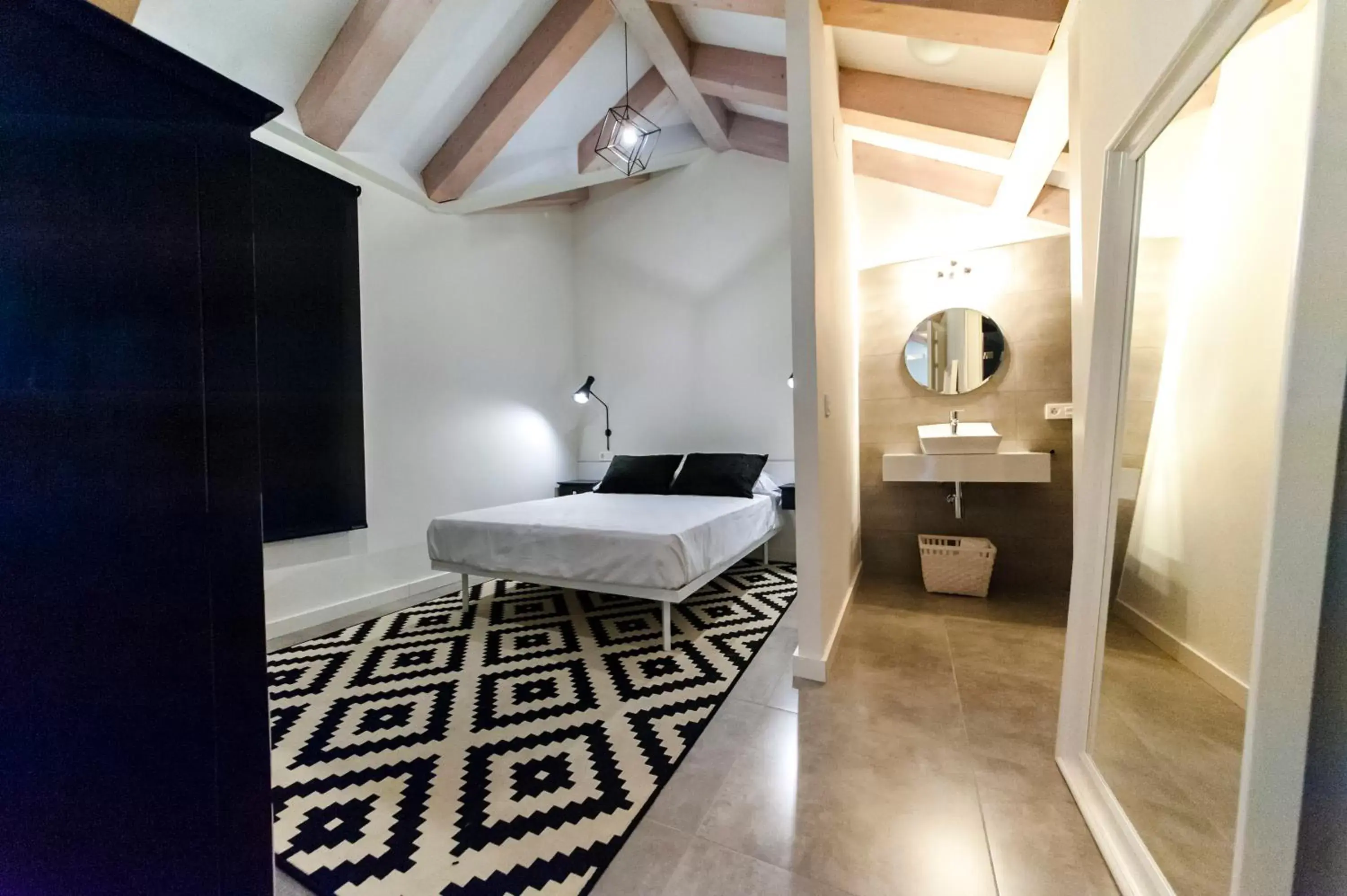 Bedroom, Bathroom in El Mirador Del Alcazar