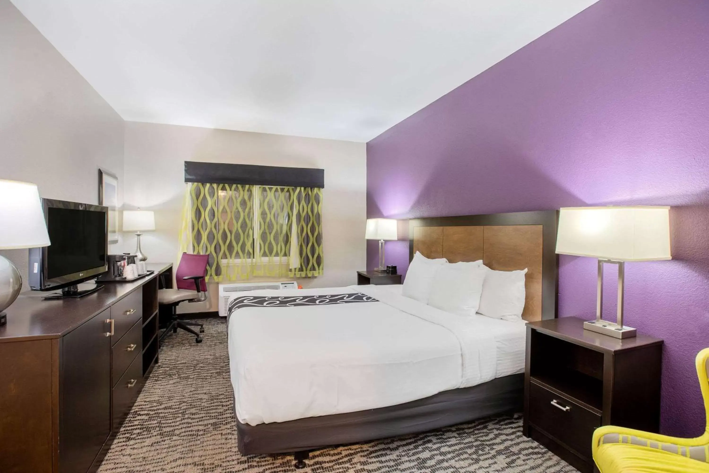 Photo of the whole room, Bed in La Quinta Inn by Wyndham Livermore Photo of the whole room, Bed in La Quinta Inn by Wyndham Livermore