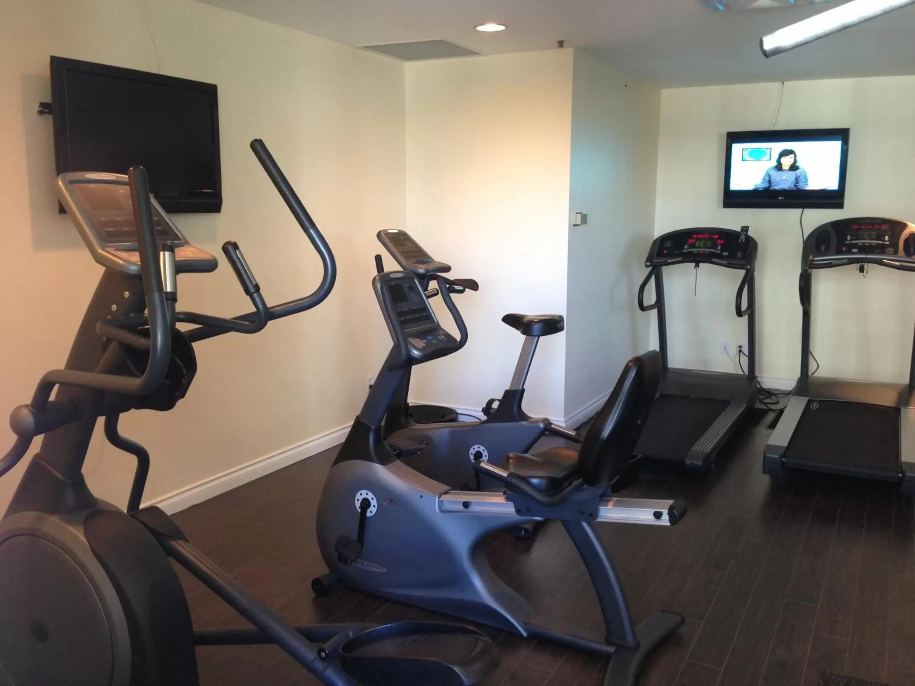 Fitness centre/facilities, Fitness Center/Facilities in Executive Hotel Vancouver Airport
