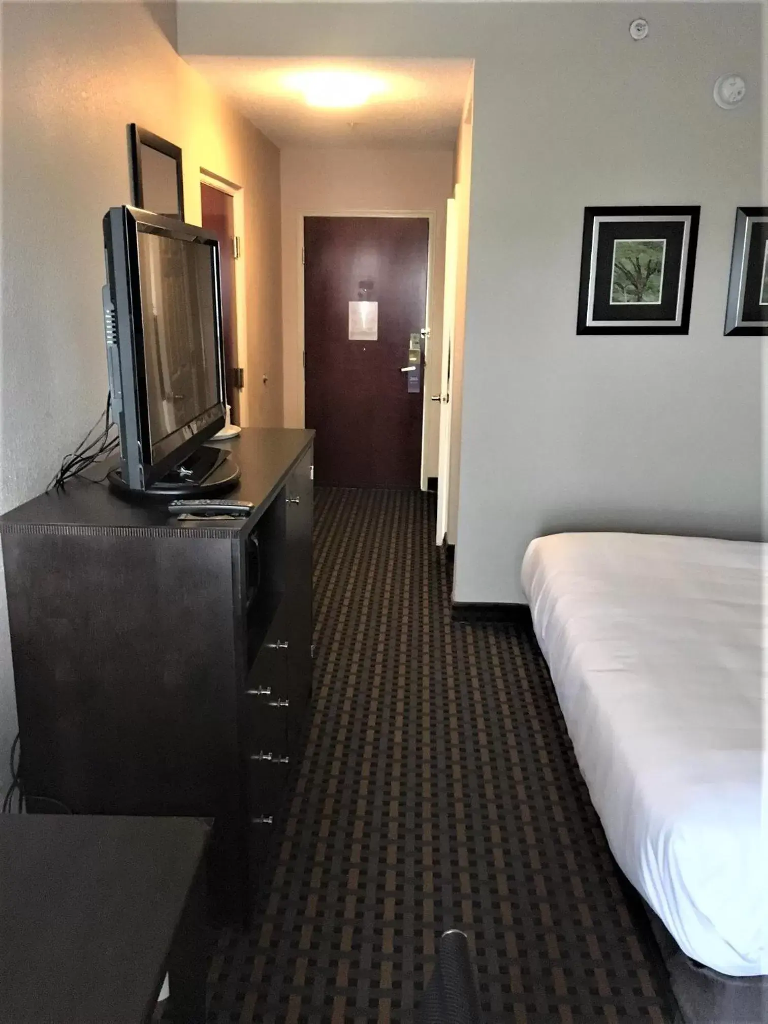 Photo of the whole room, TV/Entertainment Center in Comfort Inn & Suites