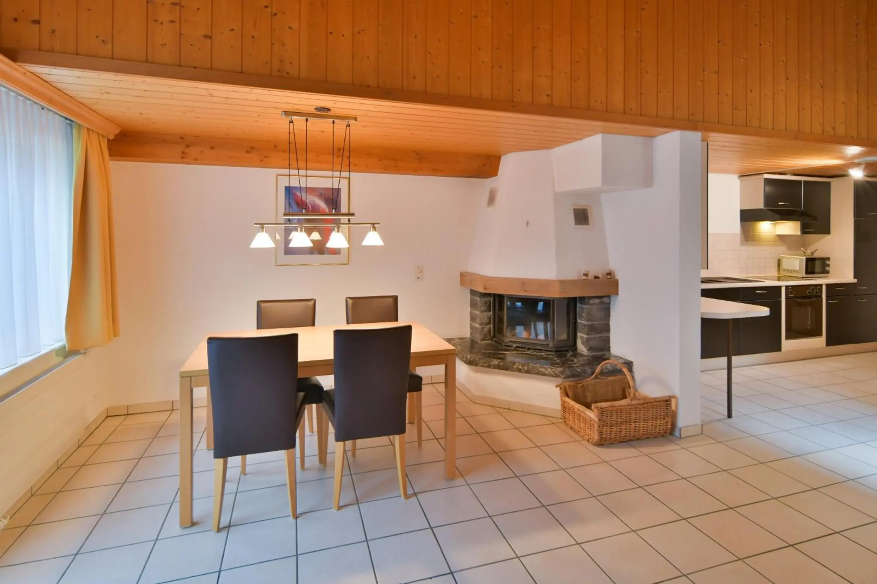 Kitchen or kitchenette, Dining Area in Hotel Grindelwalderhof