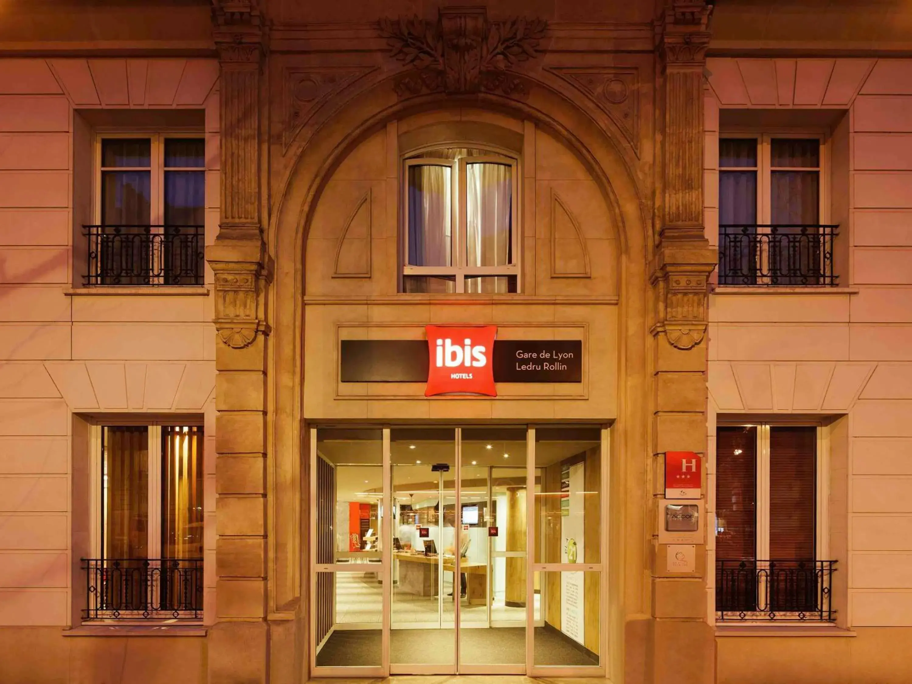 Property building in ibis Paris Gare de Lyon Ledru Rollin 12eme