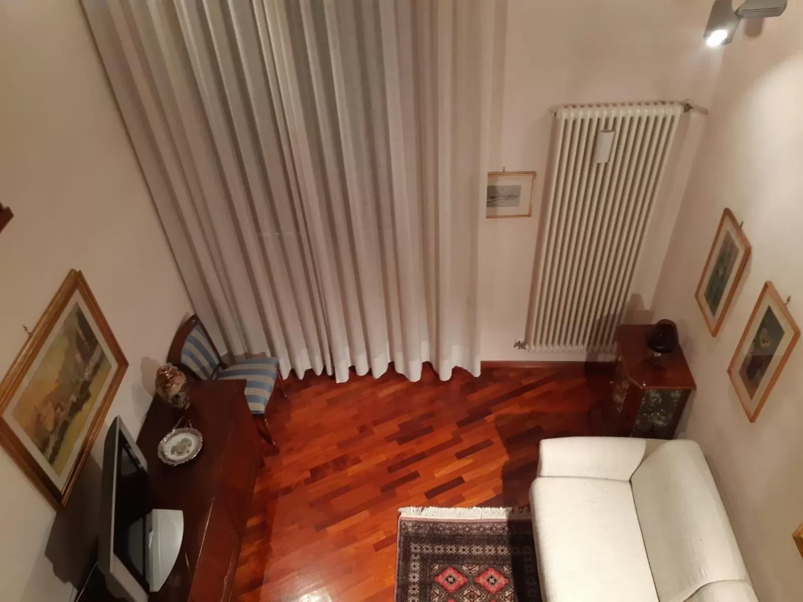 Living room in Gran Suite Piazza Maggiore - T&T communications