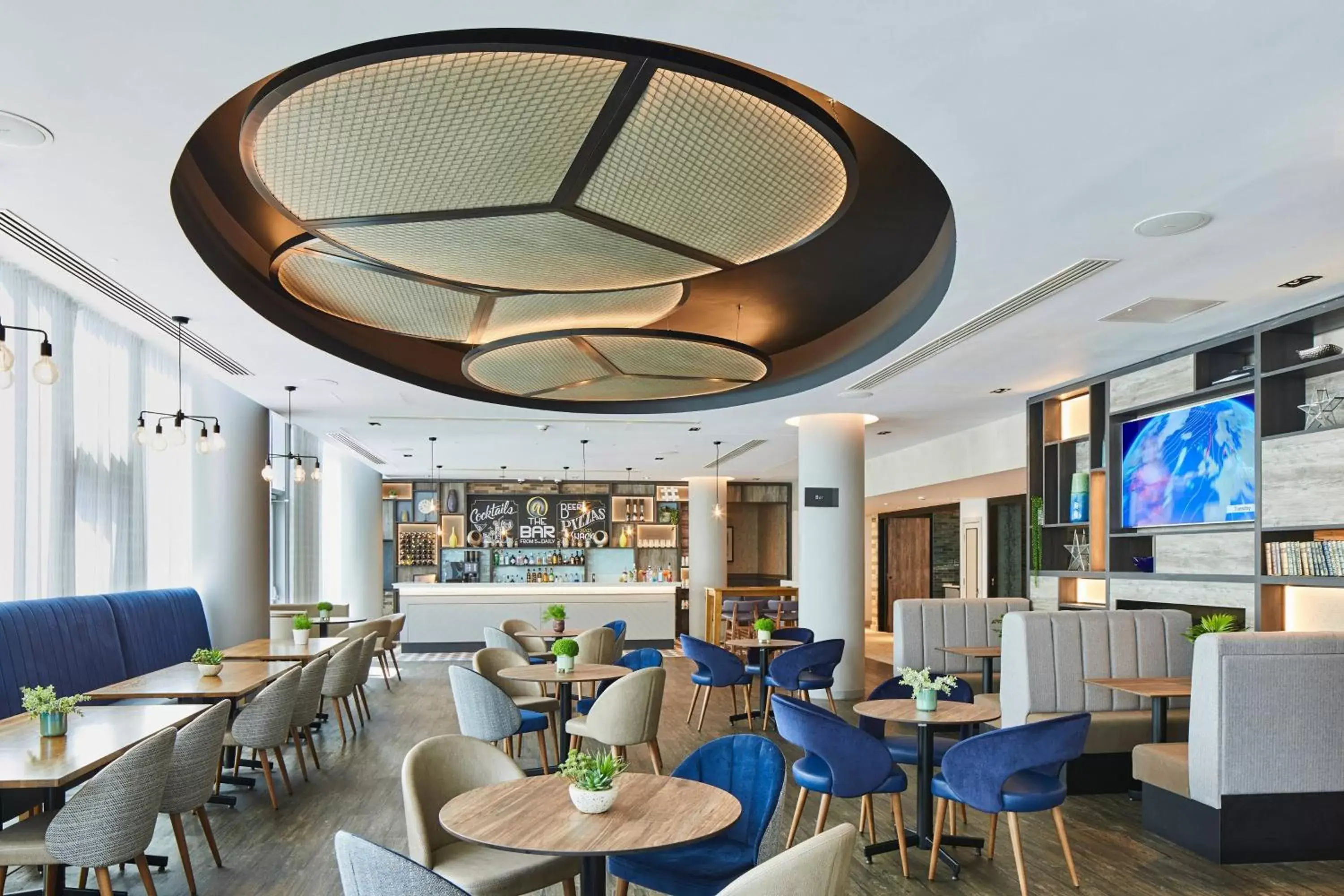 Lounge or bar, Restaurant/Places to Eat in Residence Inn by Marriott London Kensington