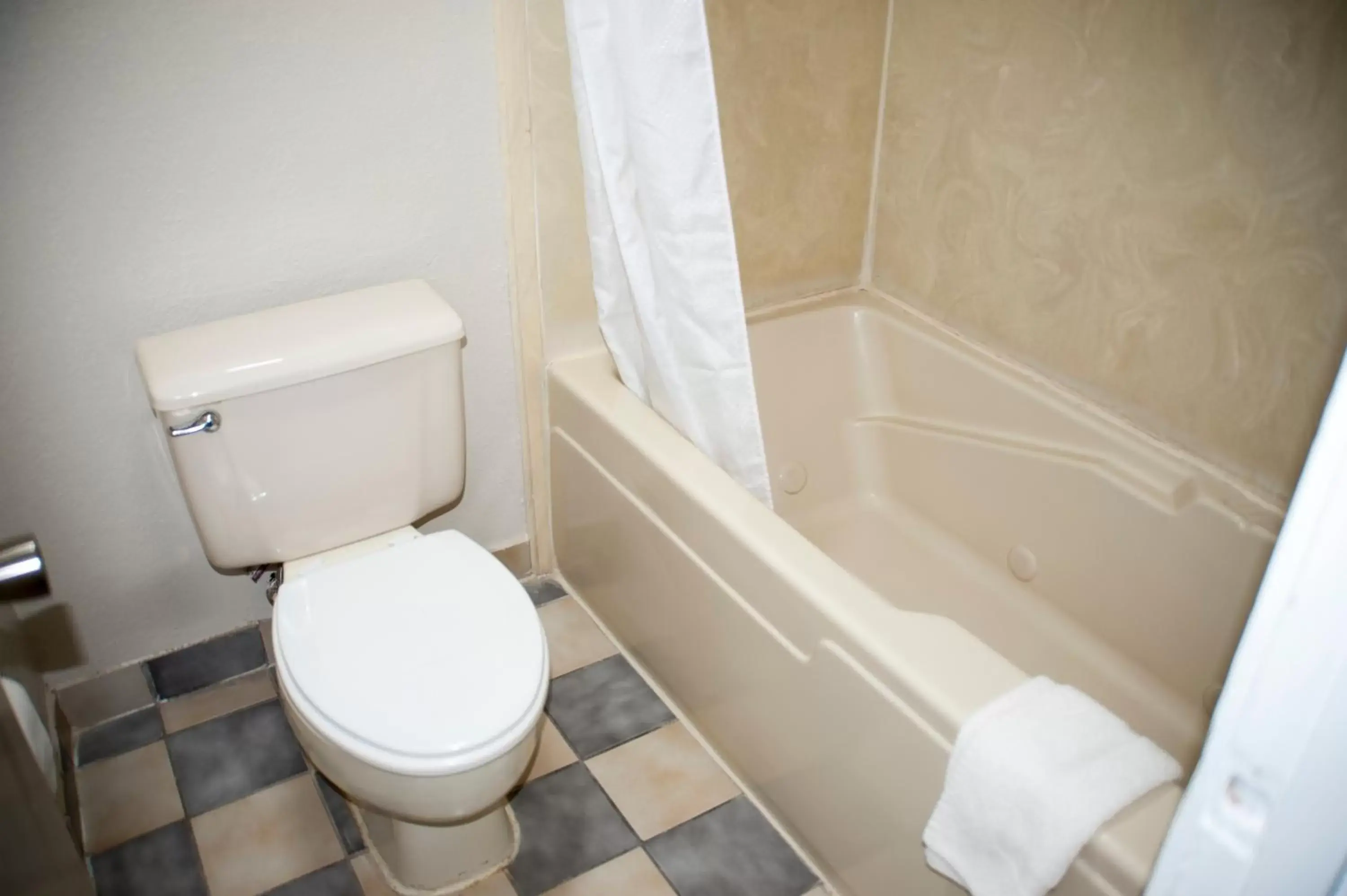 Bathroom in Victorian Inn & Suites