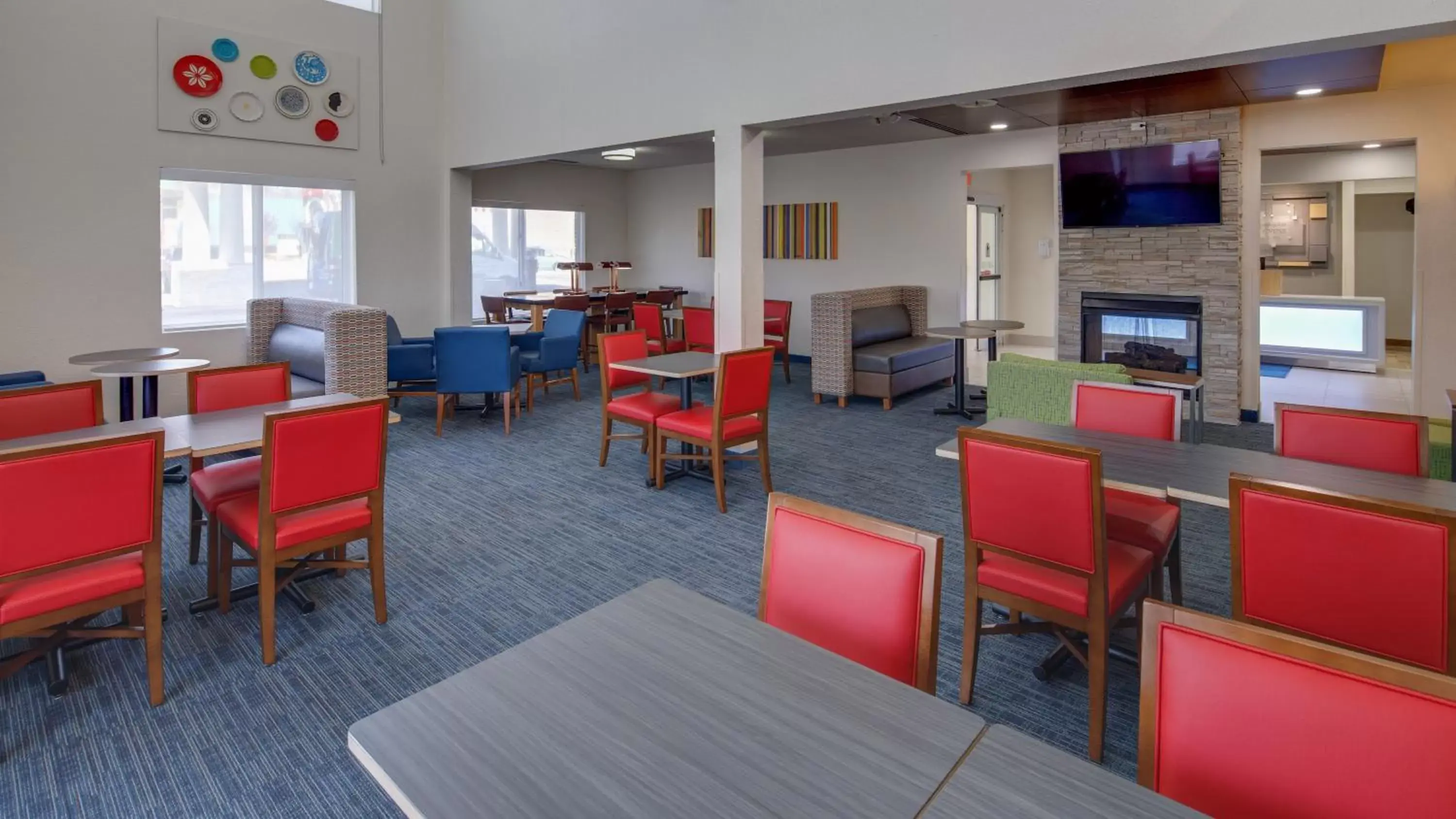 Breakfast, Restaurant/Places to Eat in Holiday Inn Express Hotel & Suites Detroit - Farmington Hills, an IHG Hotel