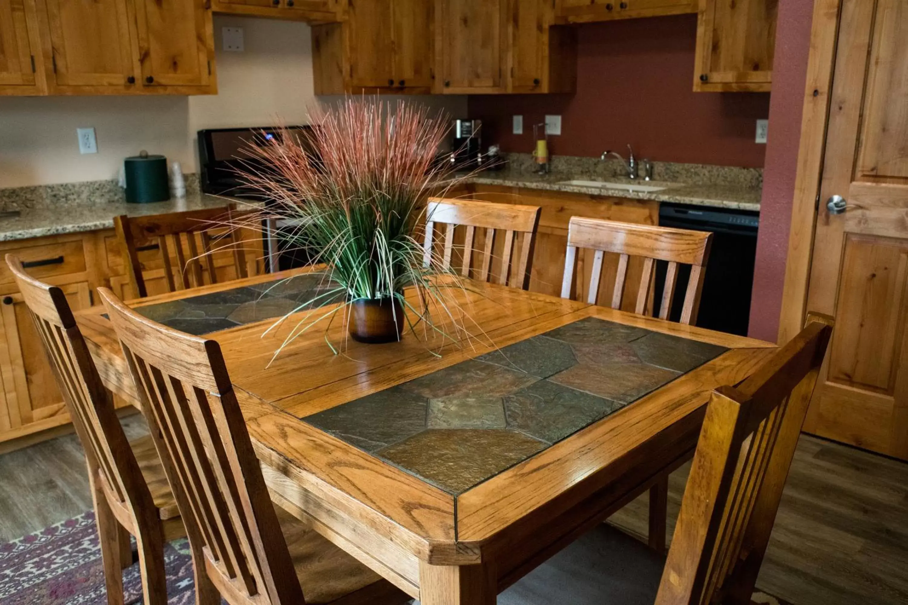 Kitchen or kitchenette, Kitchen/Kitchenette in Silver Moon Inn