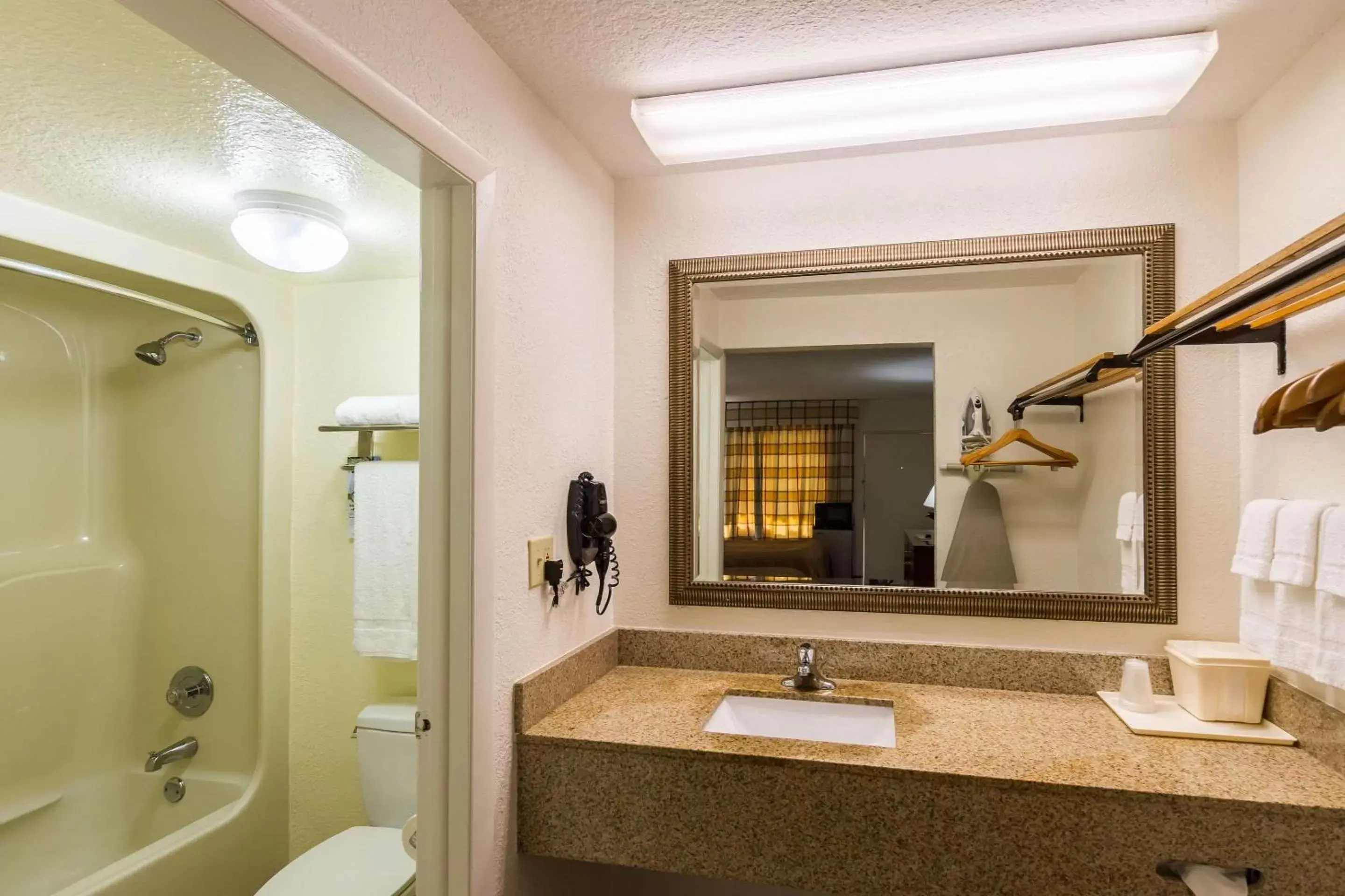 Photo of the whole room, Bathroom in Quality Inn Florida City - Gateway to the Keys