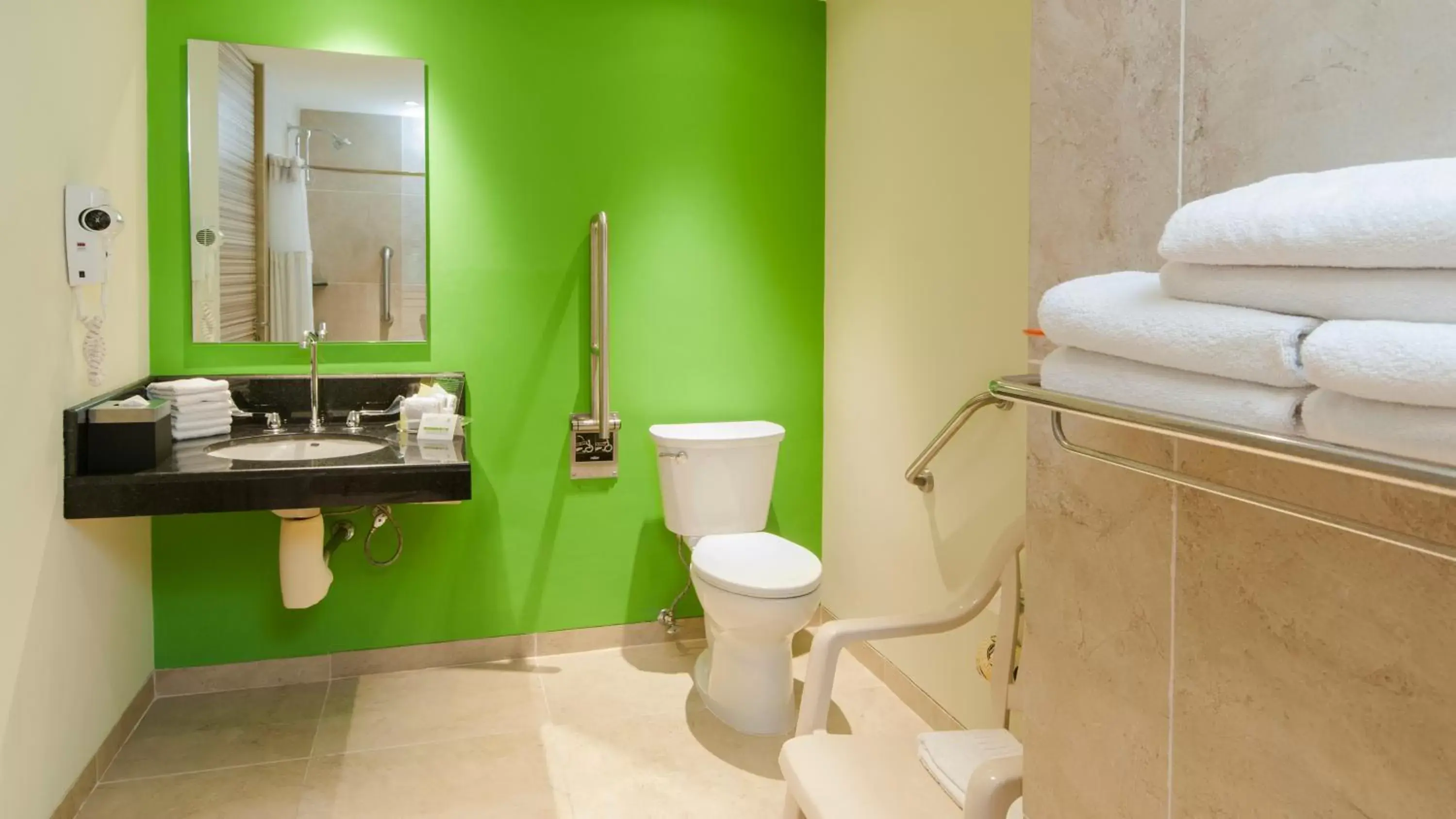 Photo of the whole room, Bathroom in Holiday Inn Coatzacoalcos, an IHG Hotel