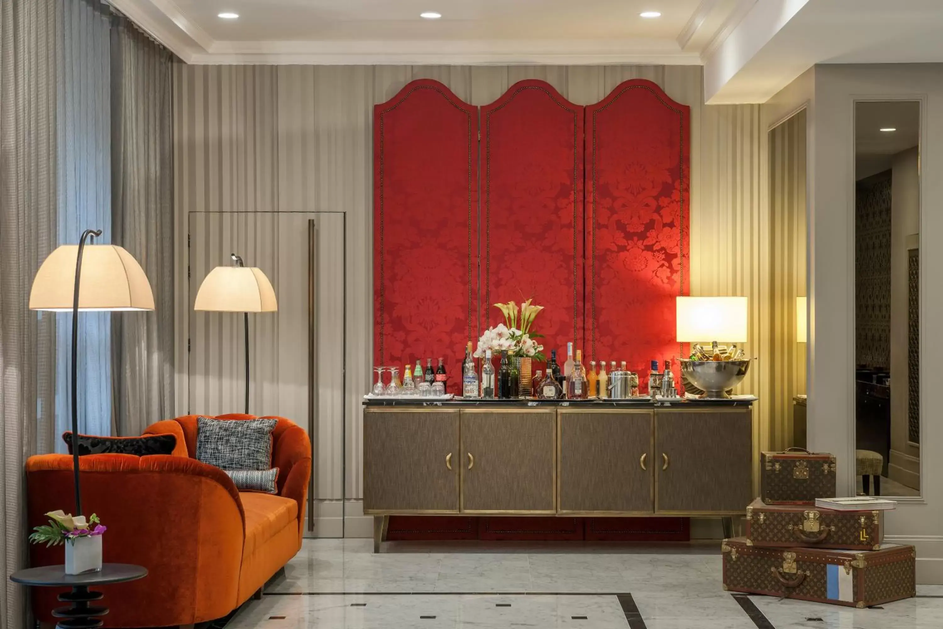 Lounge or bar, Lobby/Reception in La Clef Tour Eiffel Paris by The Crest Collection