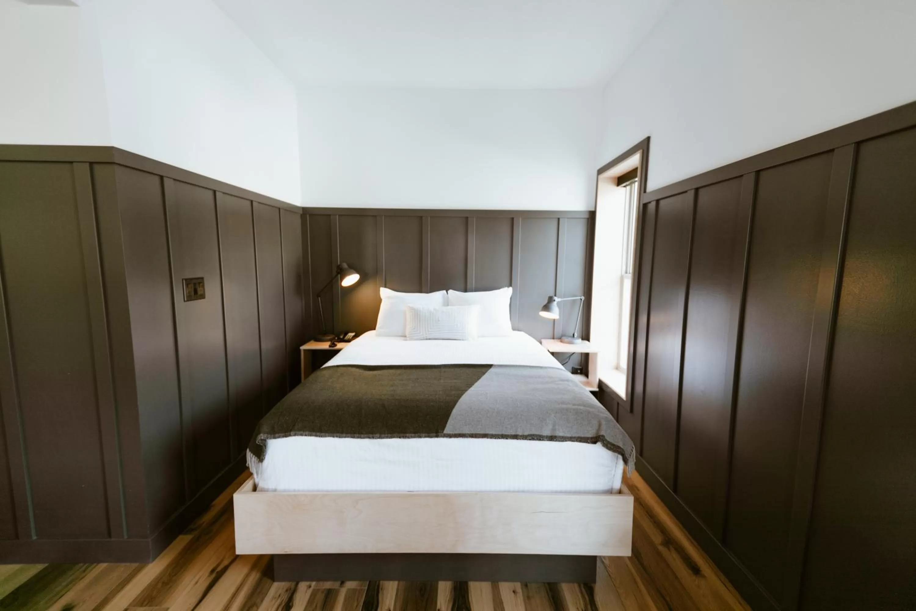 Bed in The Flying Steamshovel Inn