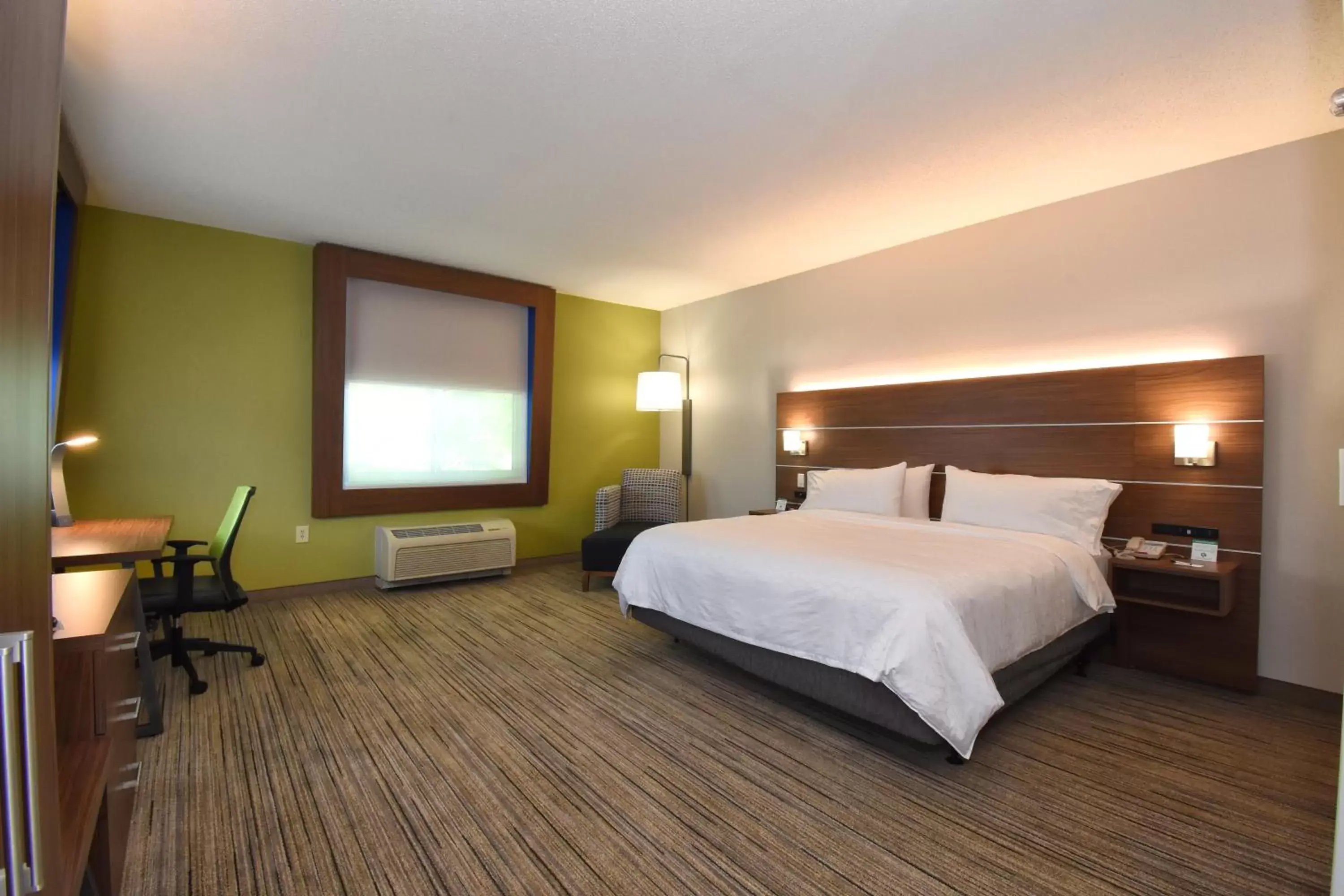 Photo of the whole room, Bed in Holiday Inn Express & Suites Southern Pines-Pinehurst Area, an IHG Hotel