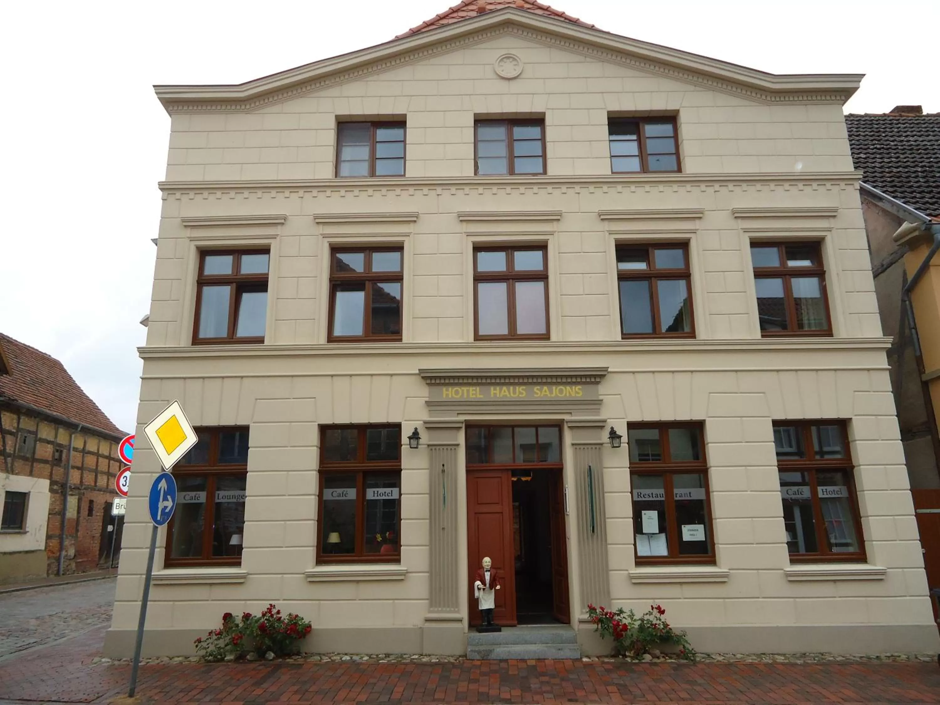 Property building in Hotel und Restaurant Haus Sajons