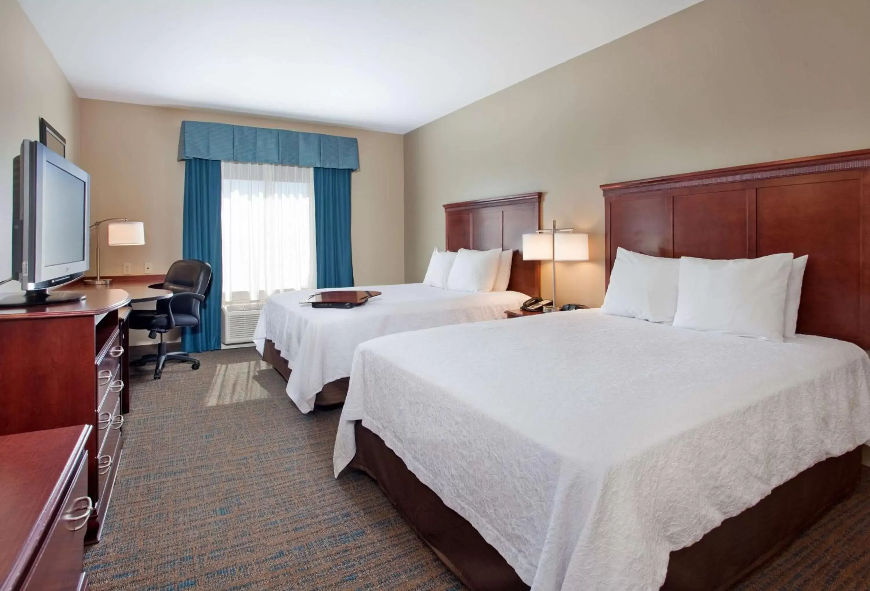 Bed in Hampton Inn & Suites Omaha Southwest-La Vista