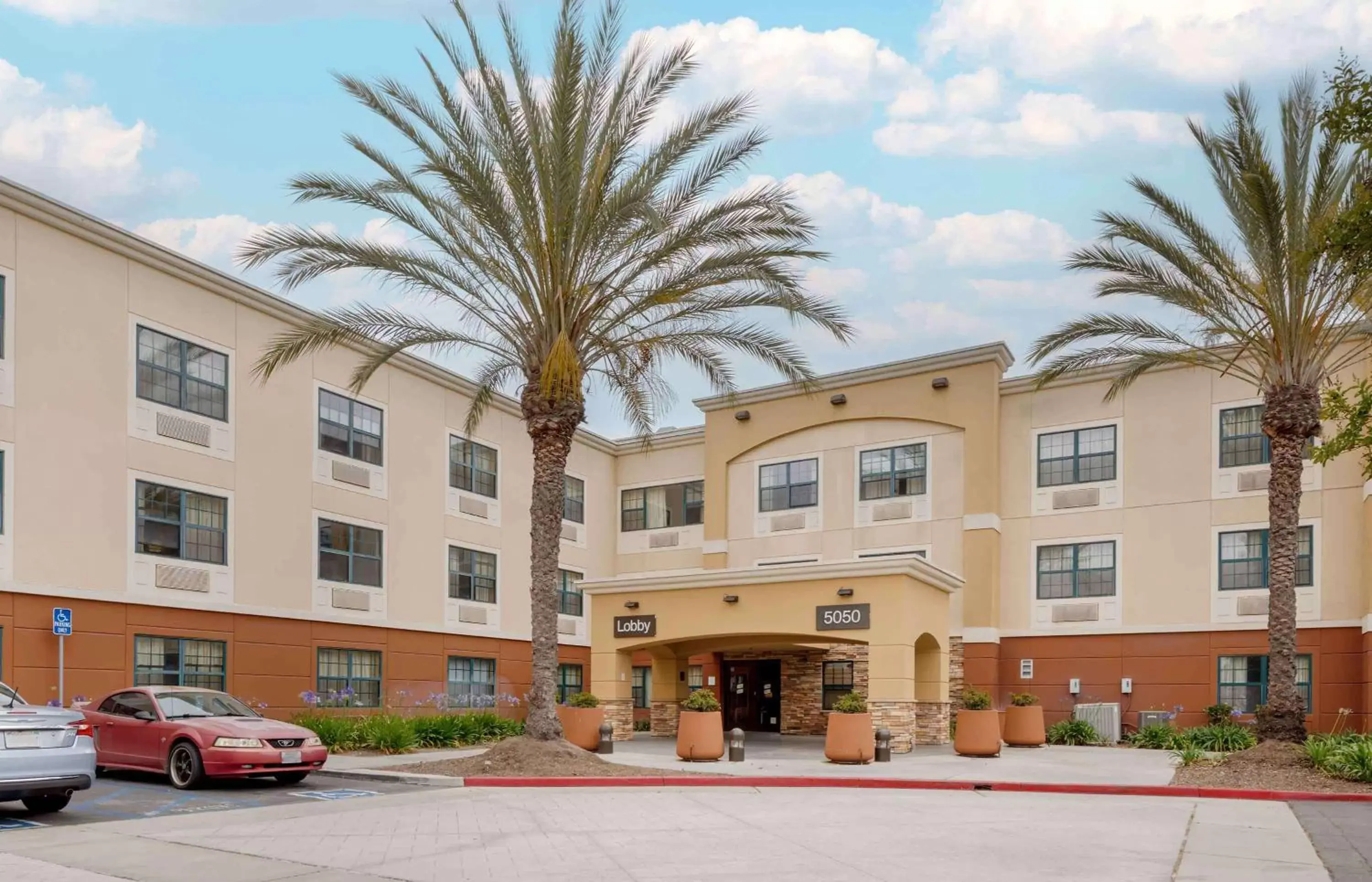 Property Building in Extended Stay America Suites - Orange County - Huntington Beach