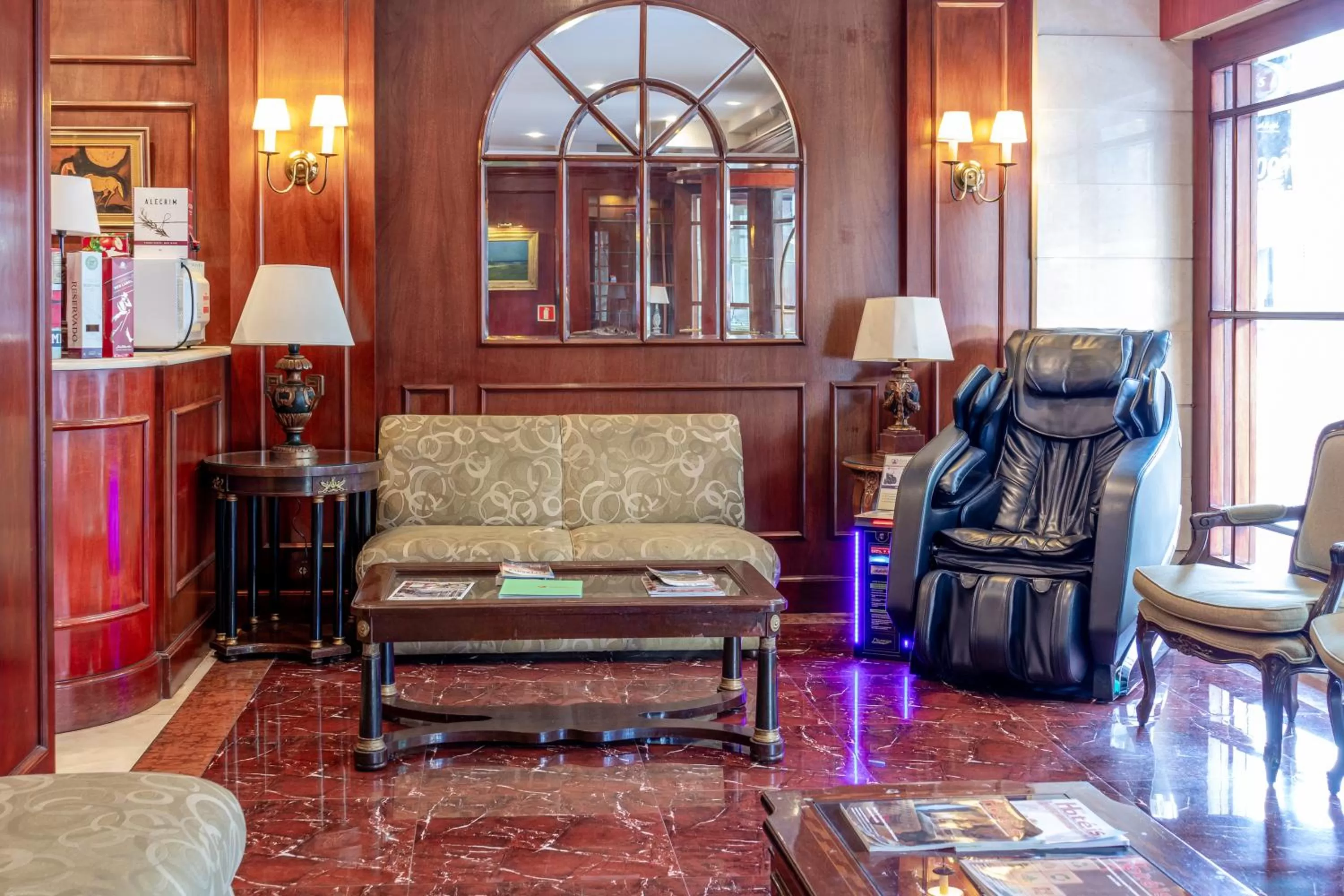 Living room in Lancaster Hotel by Castelo Itaipava