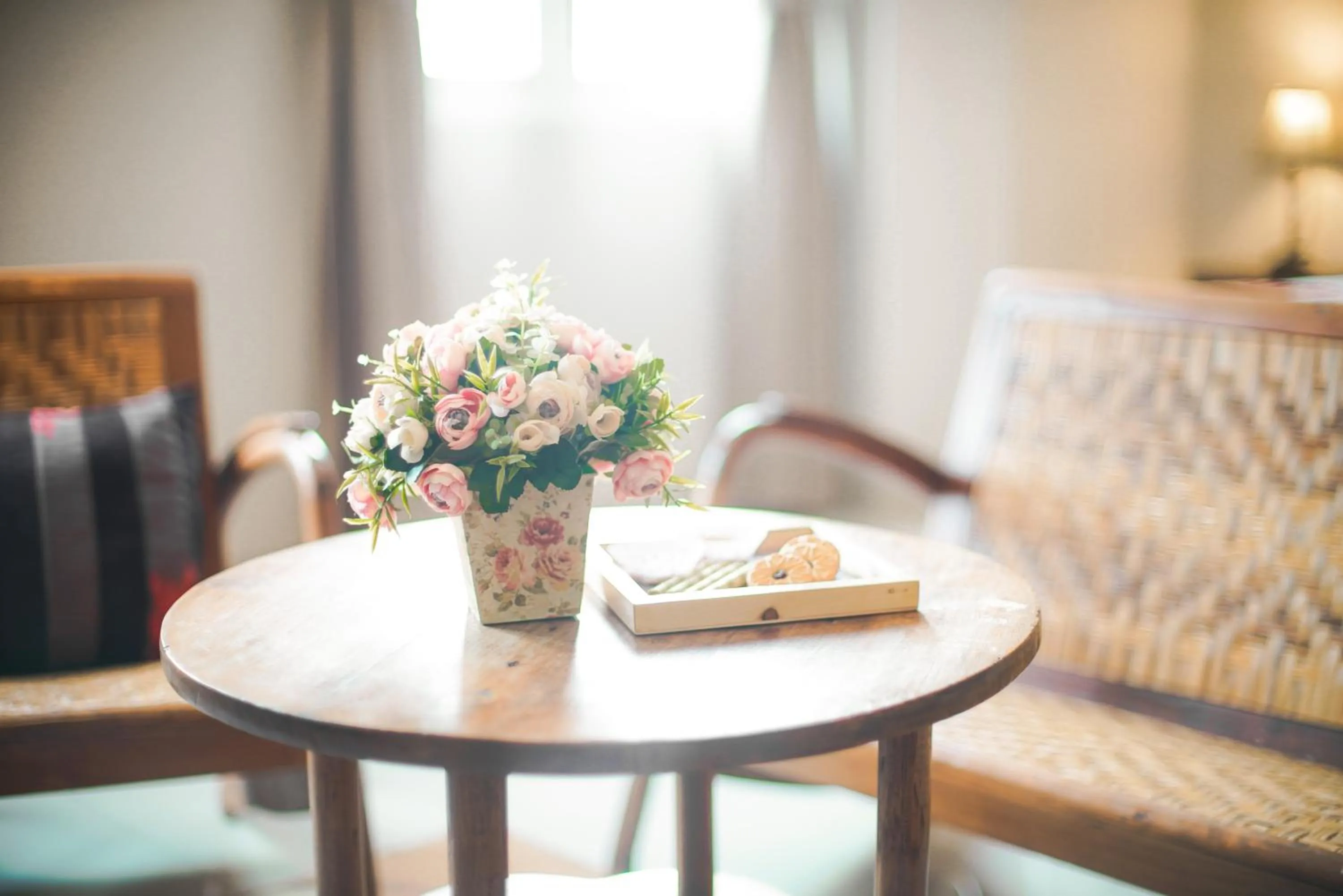 Seating area in Bale Ocasa by Behomy