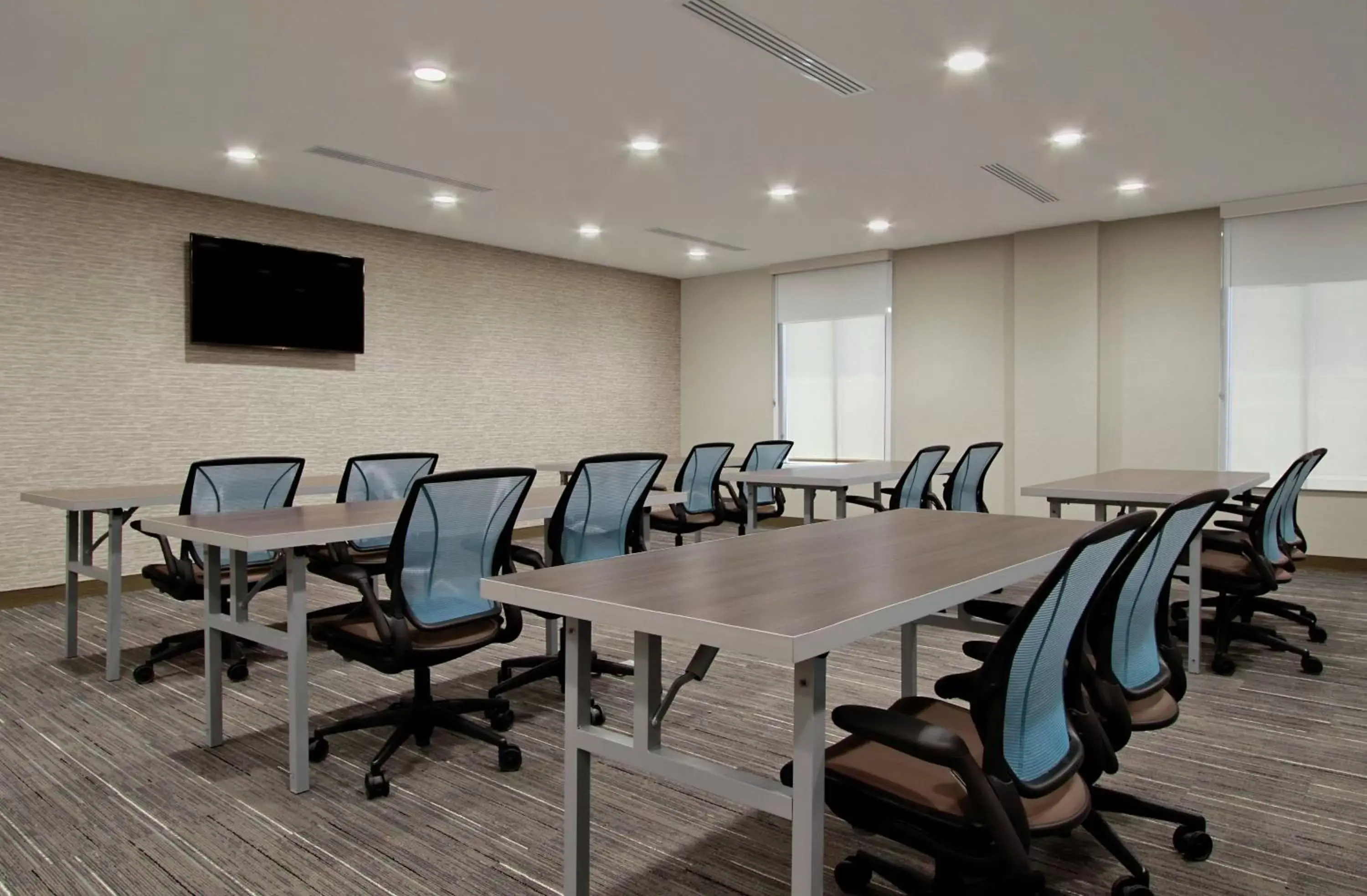 Meeting/conference room in Home2 Suites by Hilton Mobile I-65 Government Boulevard