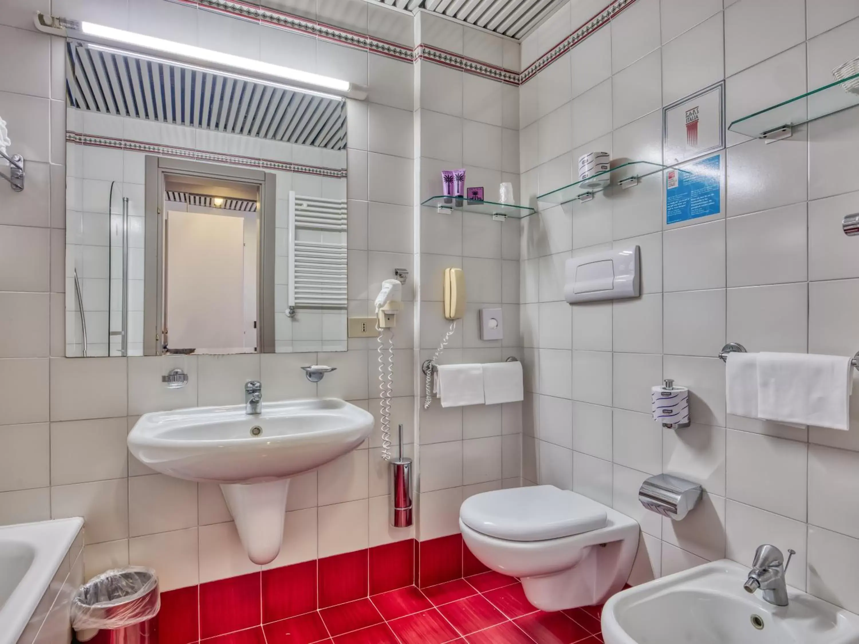 Bathroom in Hotel Antares