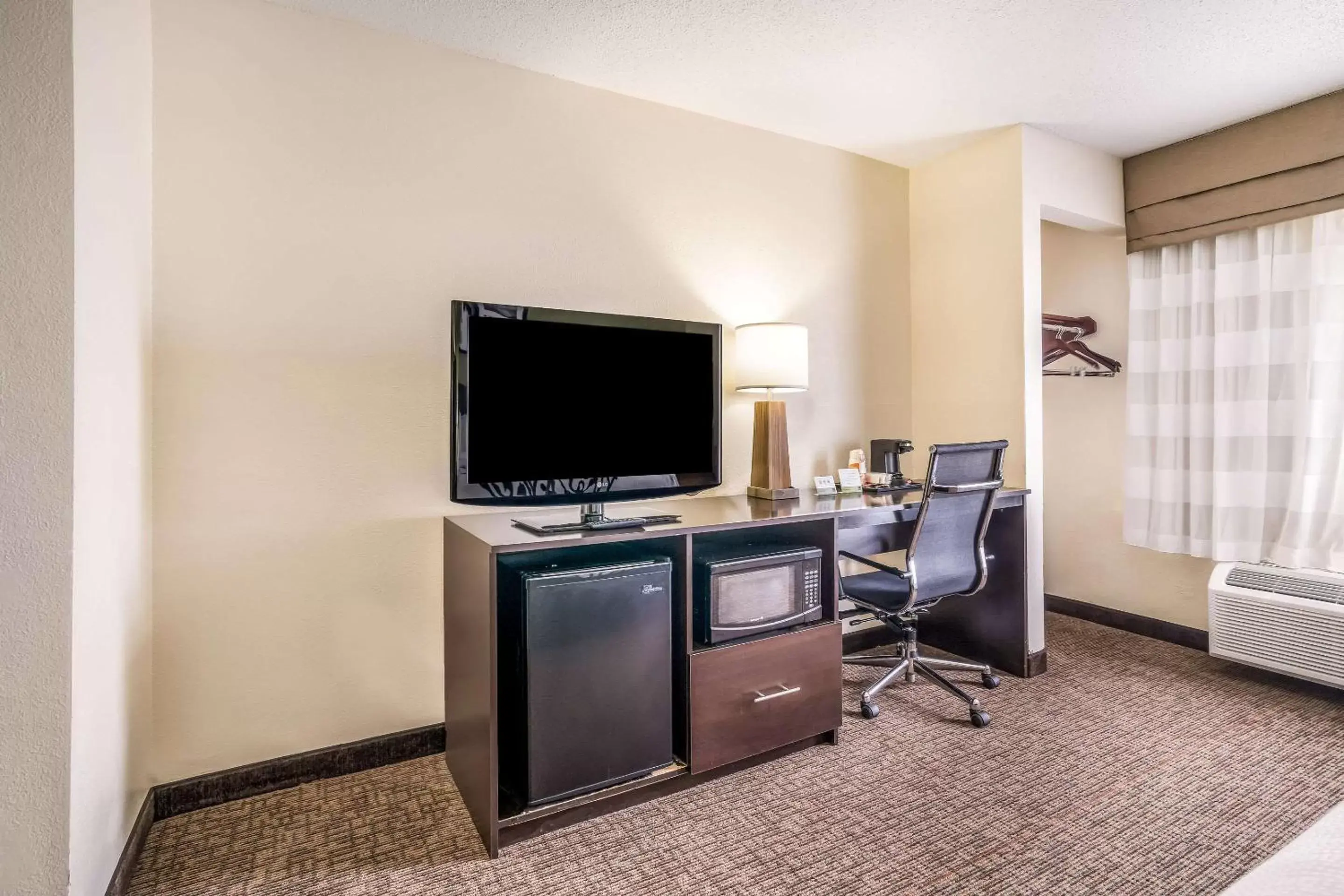 Photo of the whole room, TV/Entertainment Center in Sleep Inn & Suites Jacksonville near Camp Lejeune