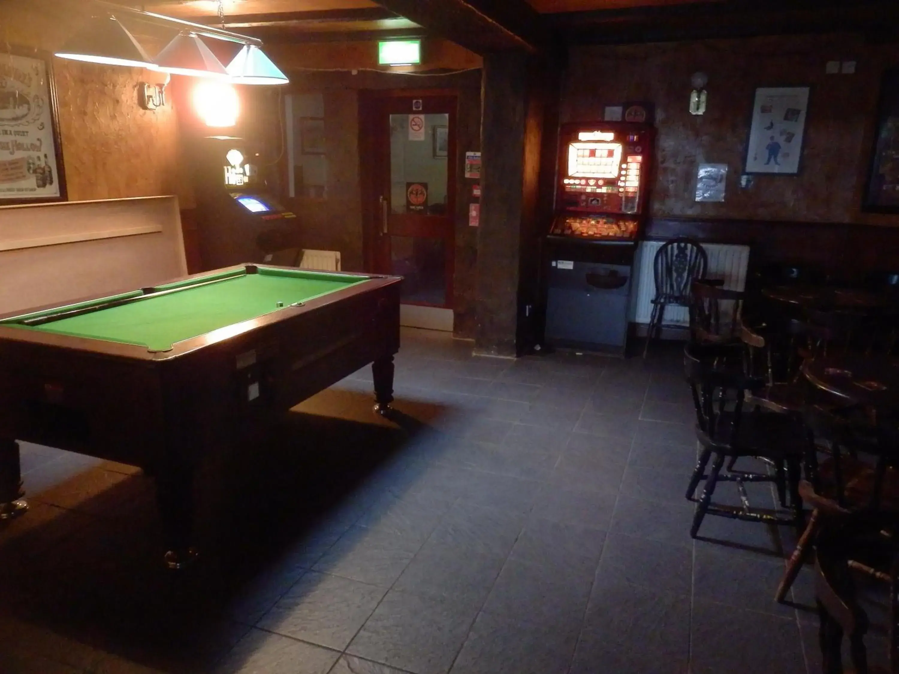 Lounge or bar, Billiards in Causeway tavern bed & breakfast