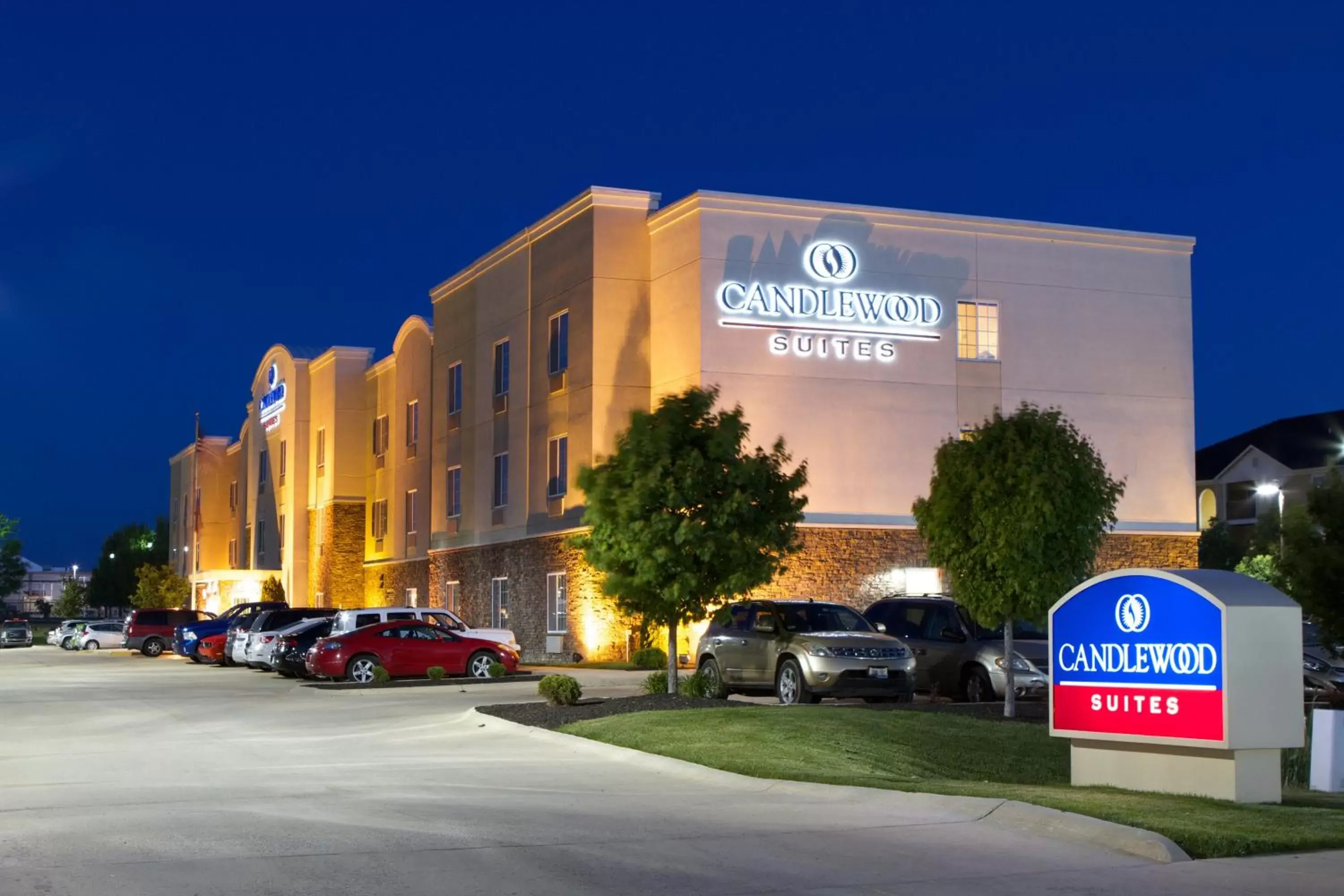 Property building, Property Logo/Sign in Candlewood Suites Champaign-Urbana University Area, an IHG Hotel