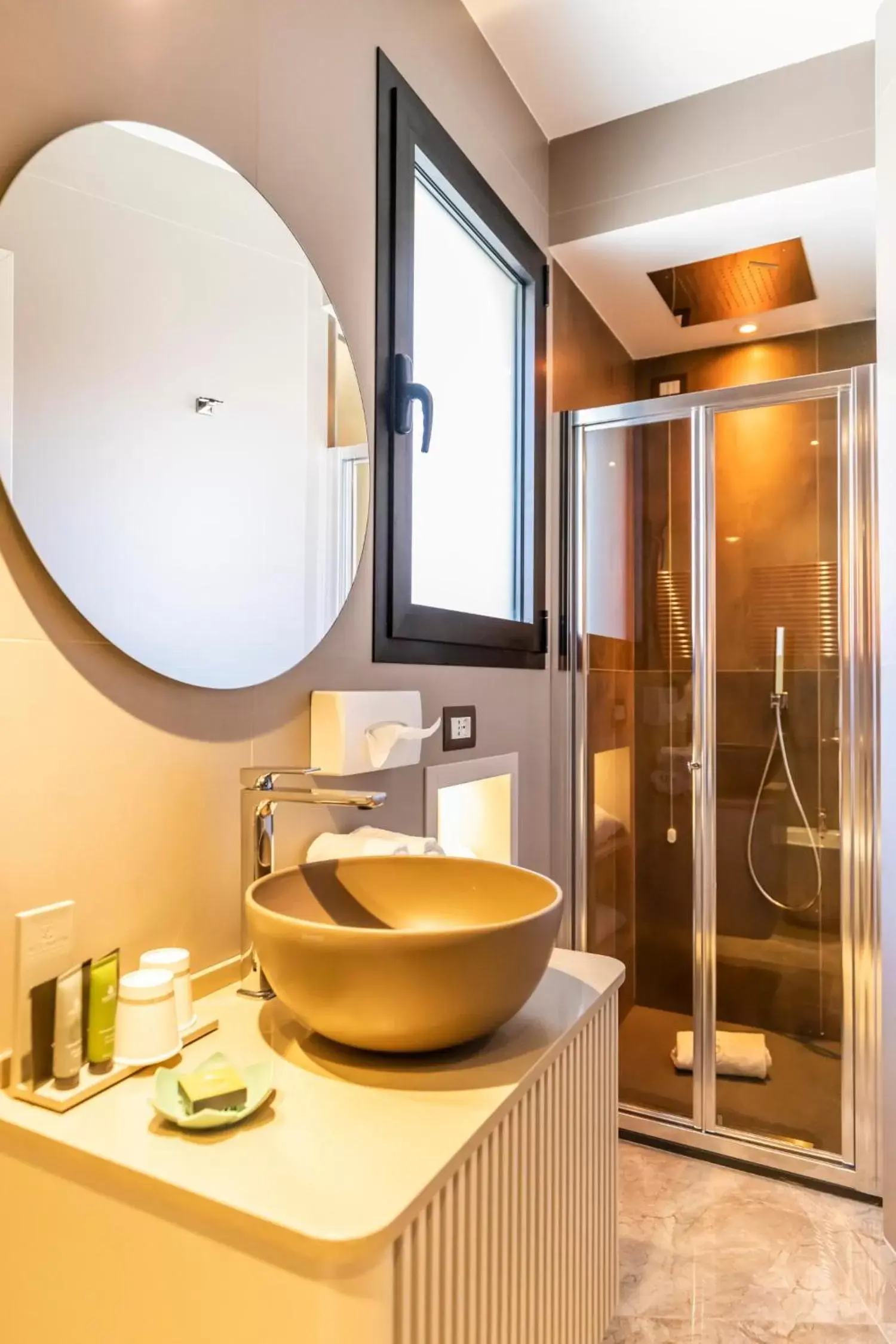 Shower, Bathroom in Solmaris Tropea Rooms & Suites