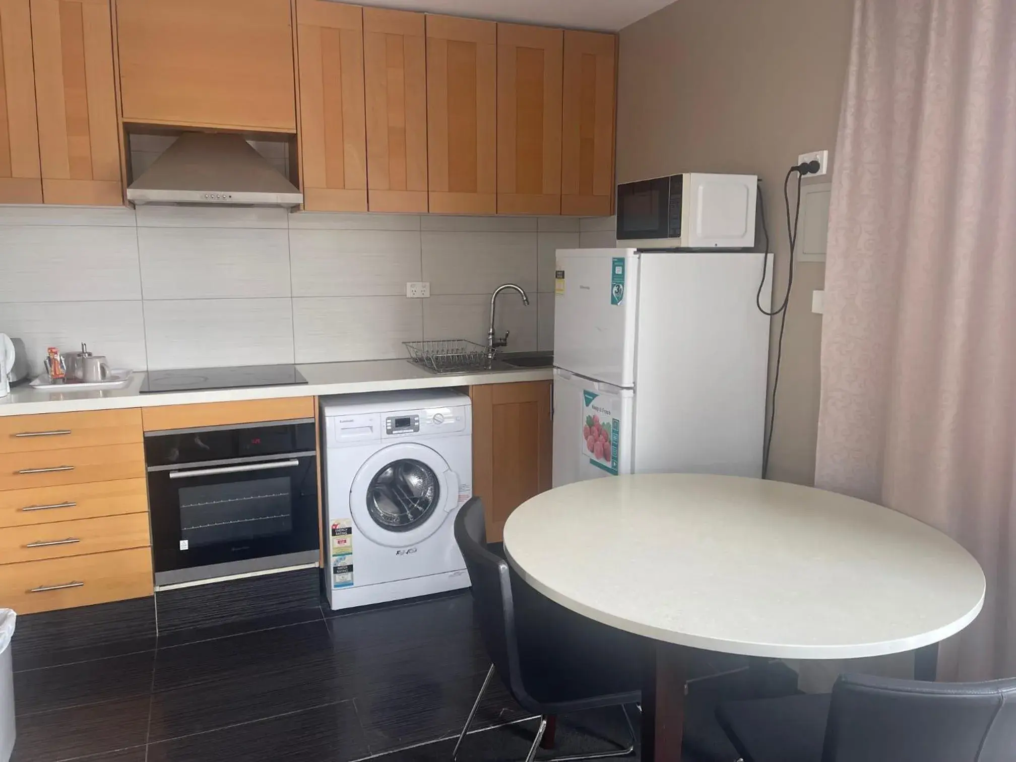 Kitchen or kitchenette, Kitchen/Kitchenette in Lily Sands Inn