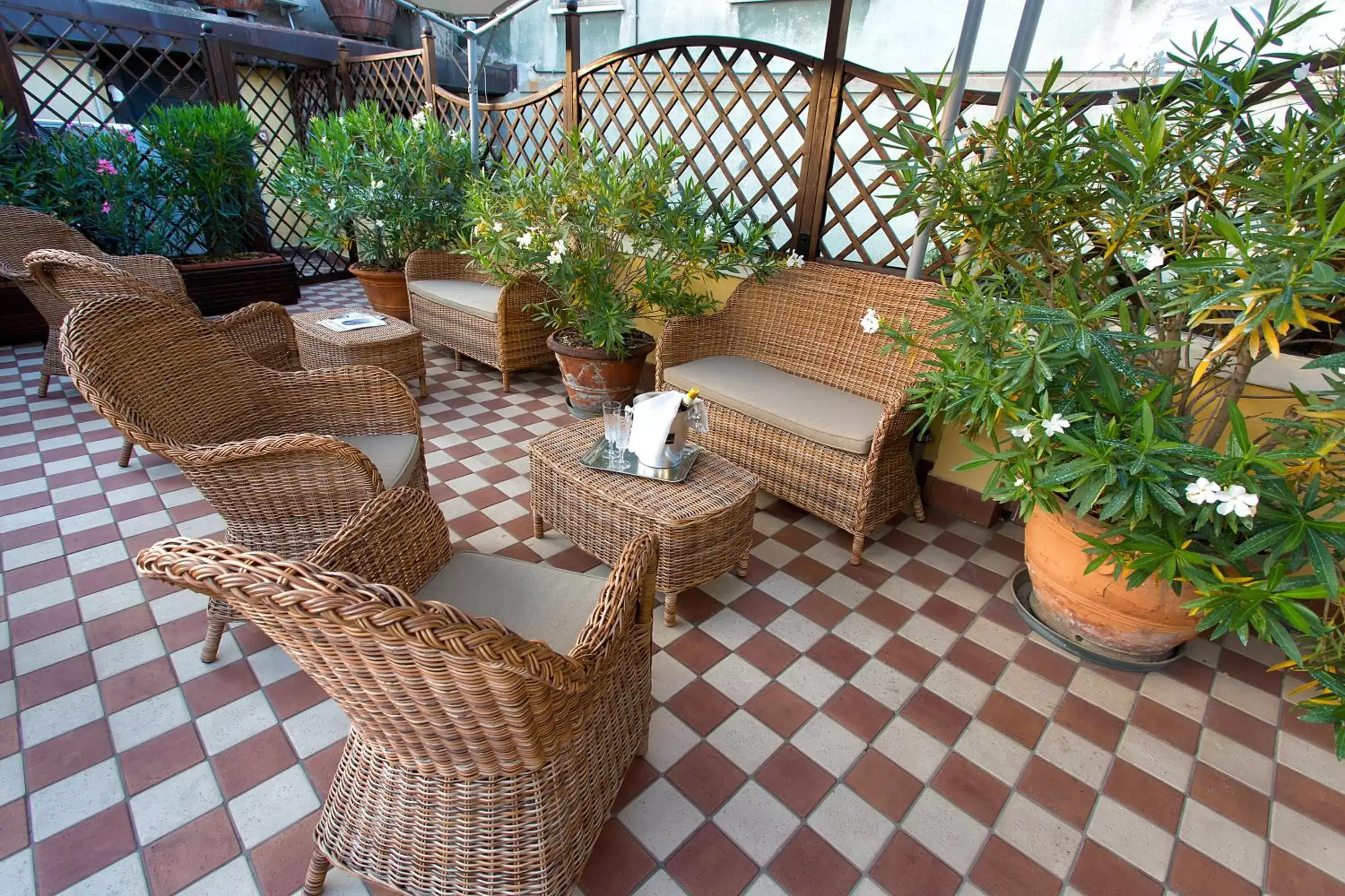 Patio, Lounge/Bar in Hotel Conterie