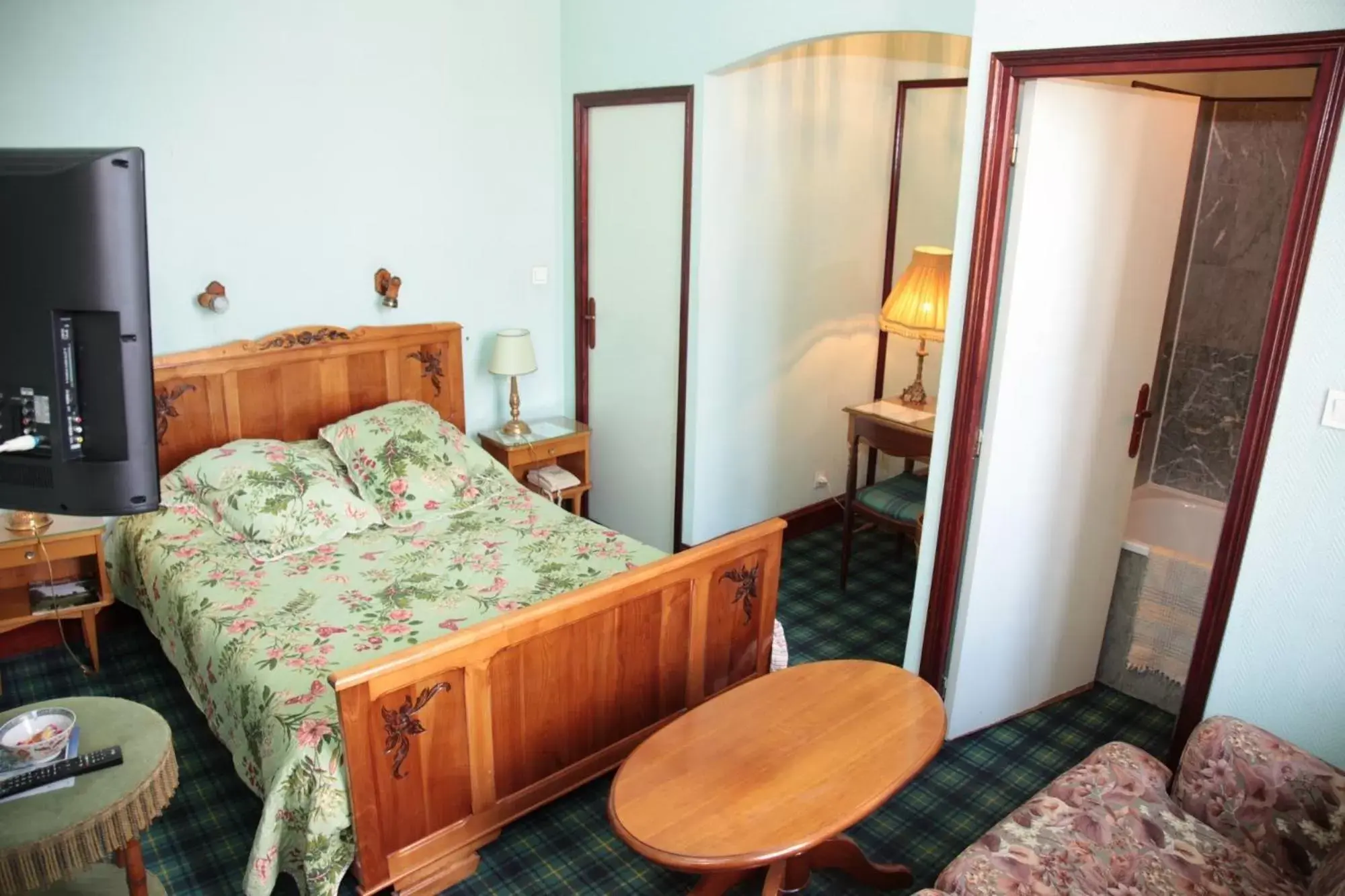 Bedroom, Bed in Cit'Hotel Marie Stuart